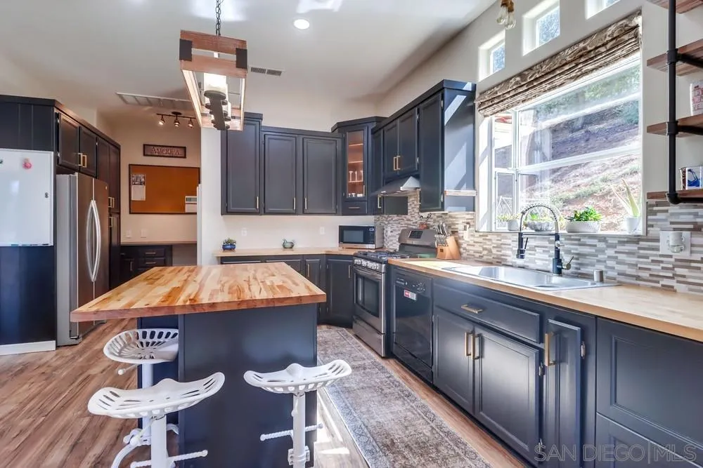 https://cdn.realtyfeed.com/cdn/127/250041674/dcfa28ab802b1d5efae5a883df6da77c.webp