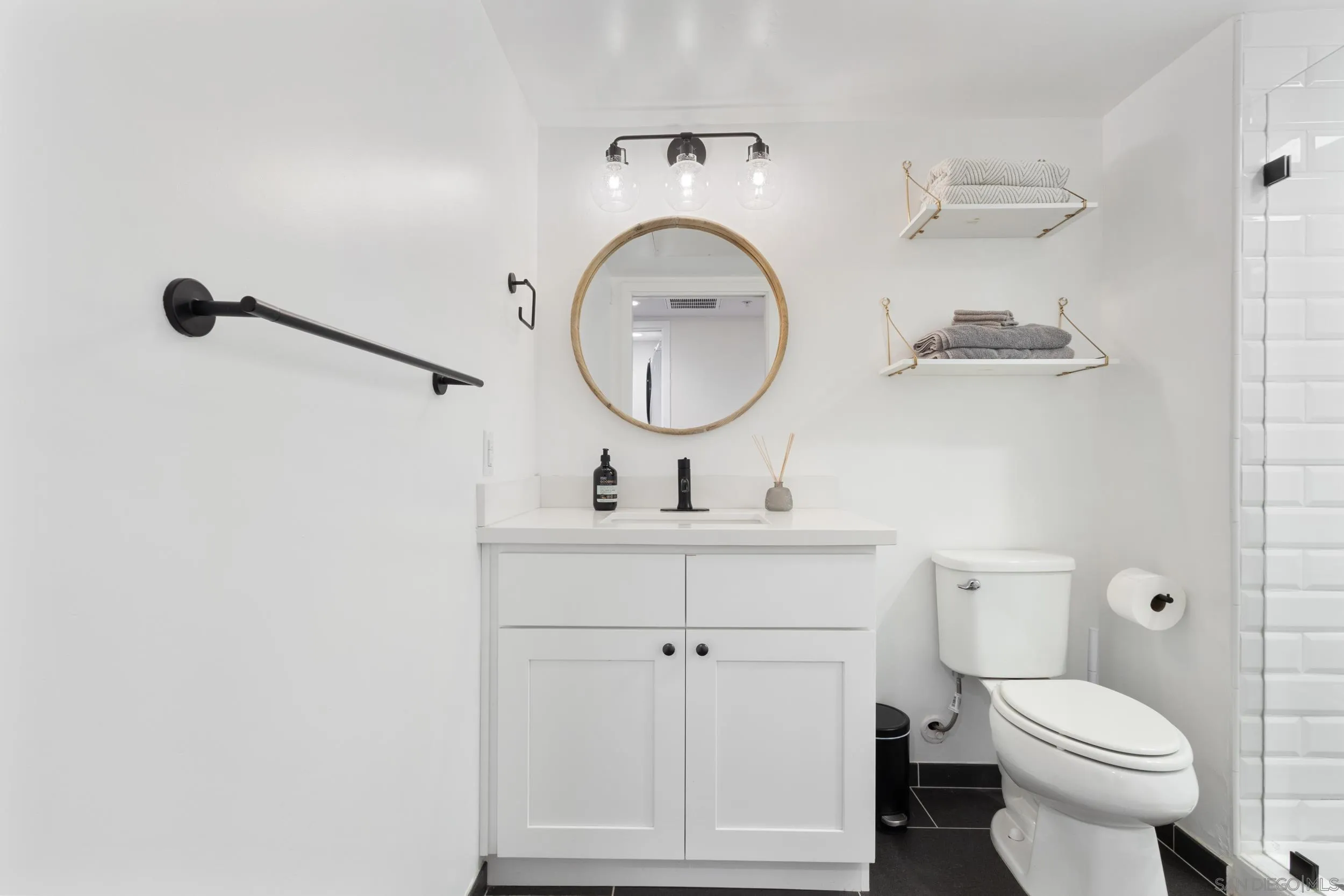 https://cdn.realtyfeed.com/cdn/127/250041675/72a2113347a795dcff74b38a65ac2f05.webp