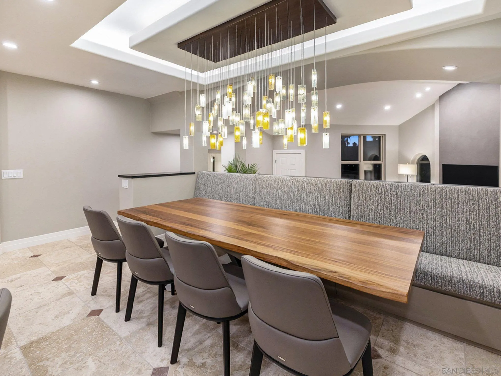 https://cdn.realtyfeed.com/cdn/127/250041676/f3bdc02e1f094df502e9124d2e3c1eae.webp