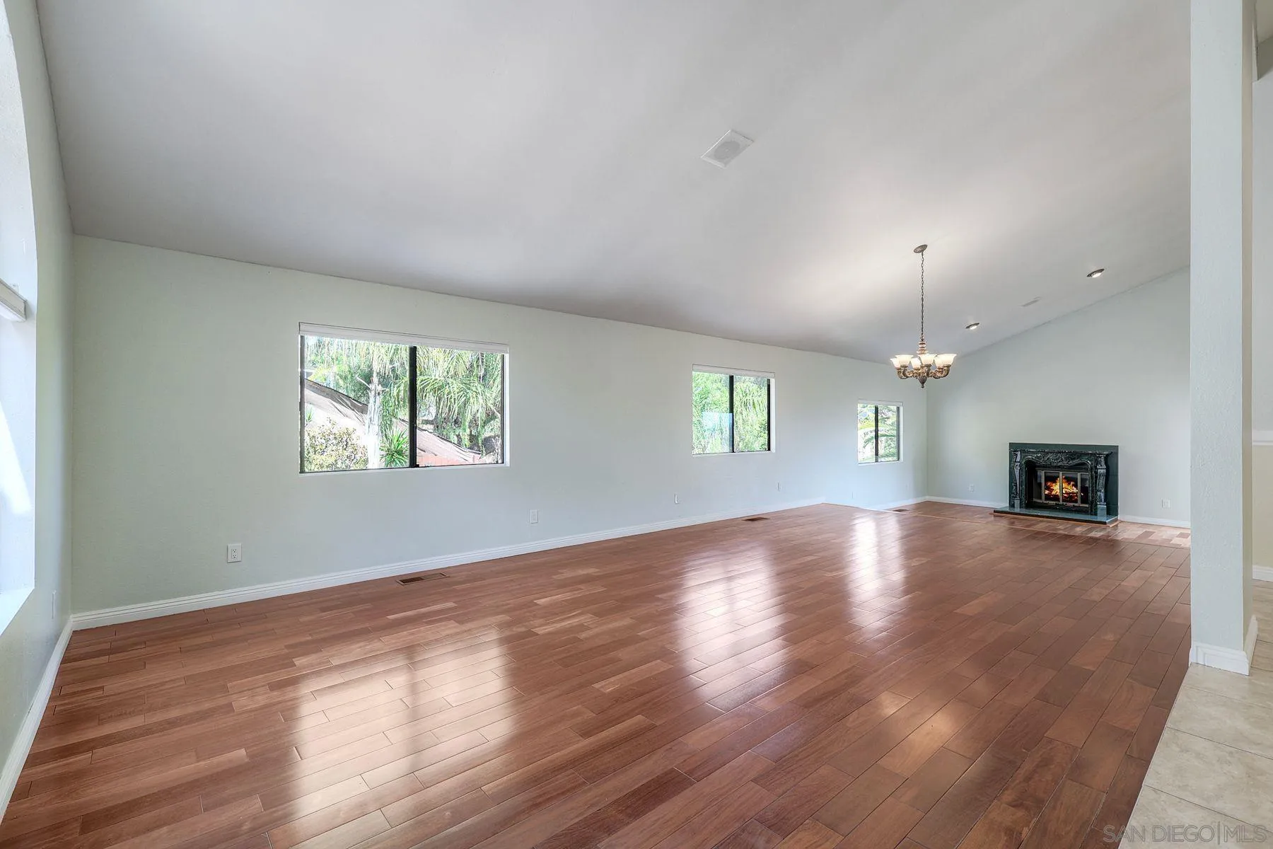 https://cdn.realtyfeed.com/cdn/127/250041678/6a0c2ac757ff6c58d662361e424e7a50.webp