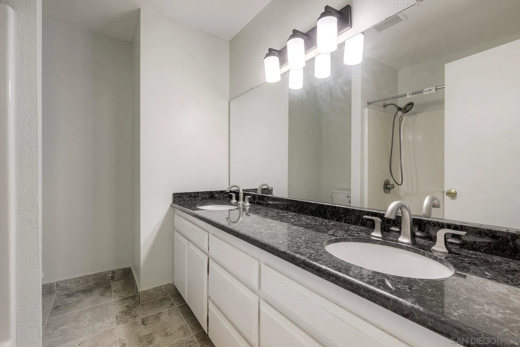 https://cdn.realtyfeed.com/cdn/127/250041678/7bc5d6e6b7458b10b8b36b79f5231865.webp