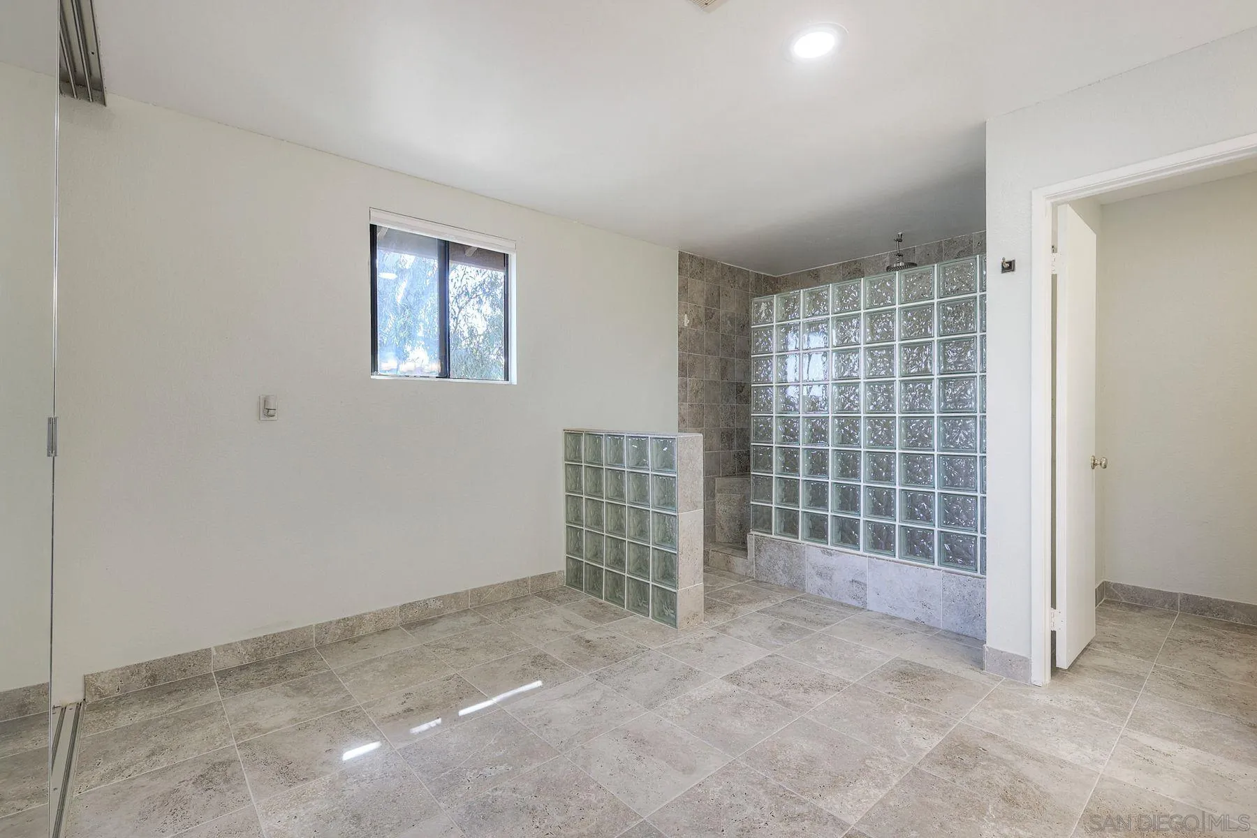 https://cdn.realtyfeed.com/cdn/127/250041678/8789f38b717a64b6e6119e53aff34d77.webp