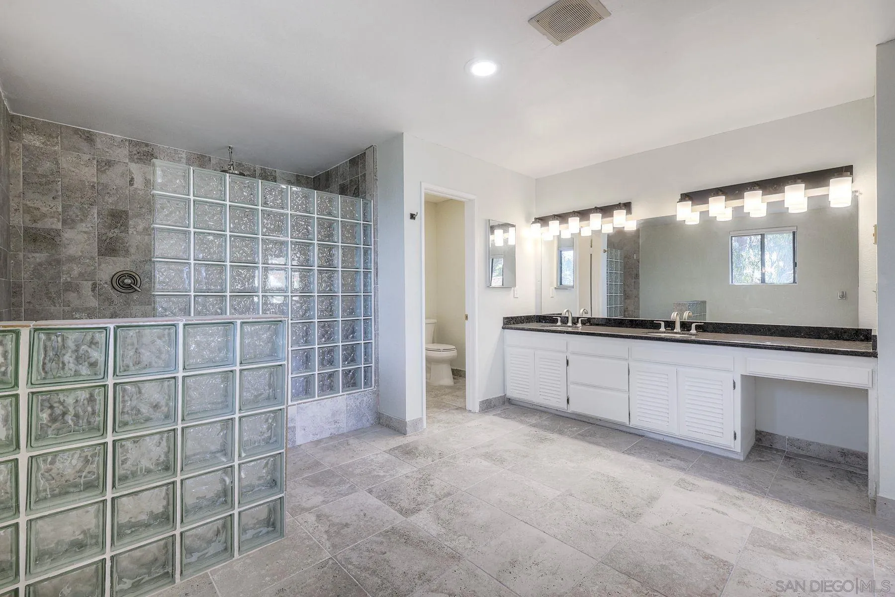 https://cdn.realtyfeed.com/cdn/127/250041678/9a0b4d43c93132c4b0ee6b89a2ea3eb6.webp