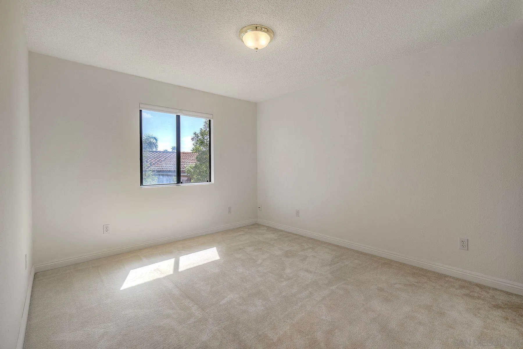 https://cdn.realtyfeed.com/cdn/127/250041678/c80b63c1425819e24a9dfbb800c3524e.webp