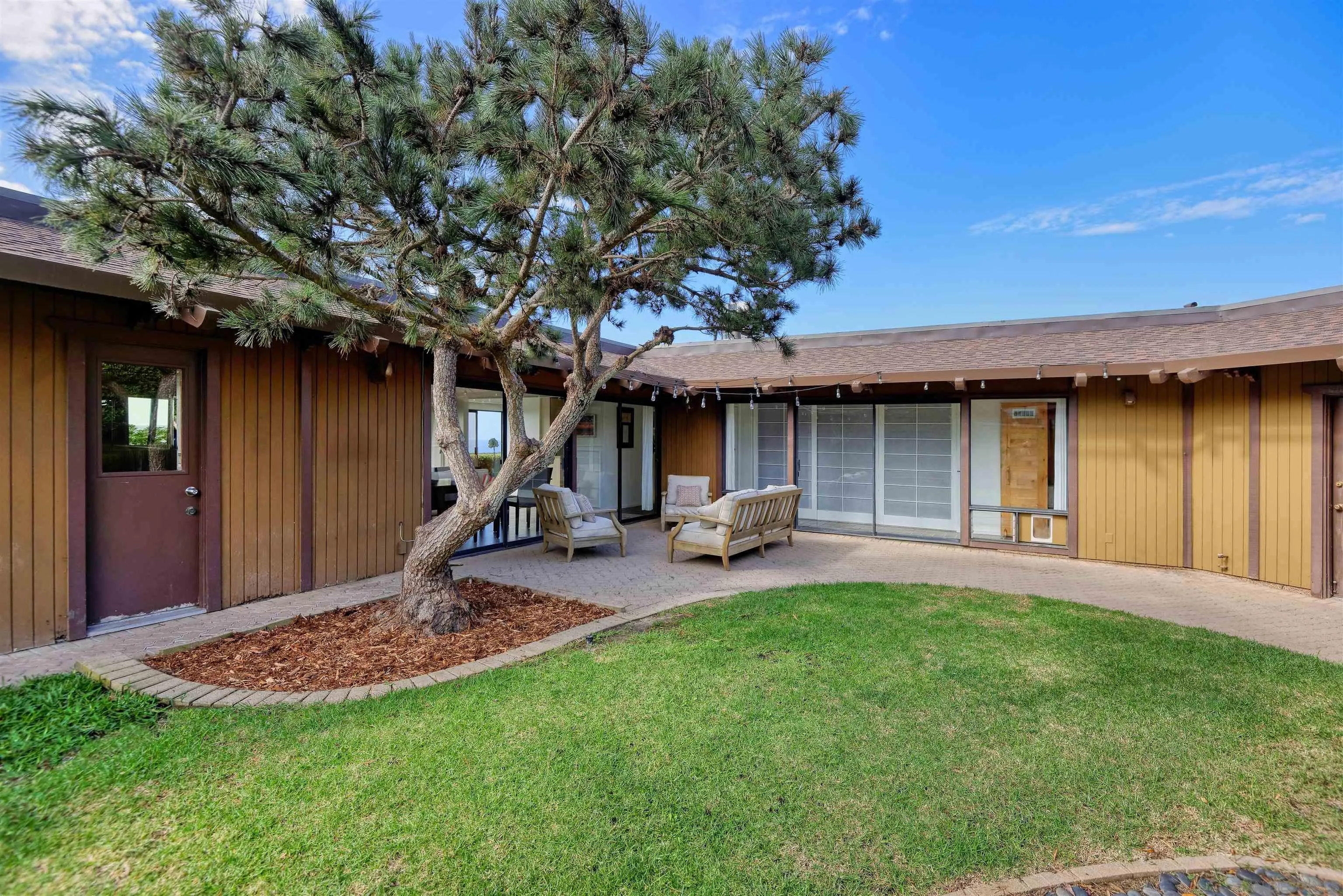 https://cdn.realtyfeed.com/cdn/127/250041679/19bf50a0f02799e6edfb8d06dab8caf2.webp