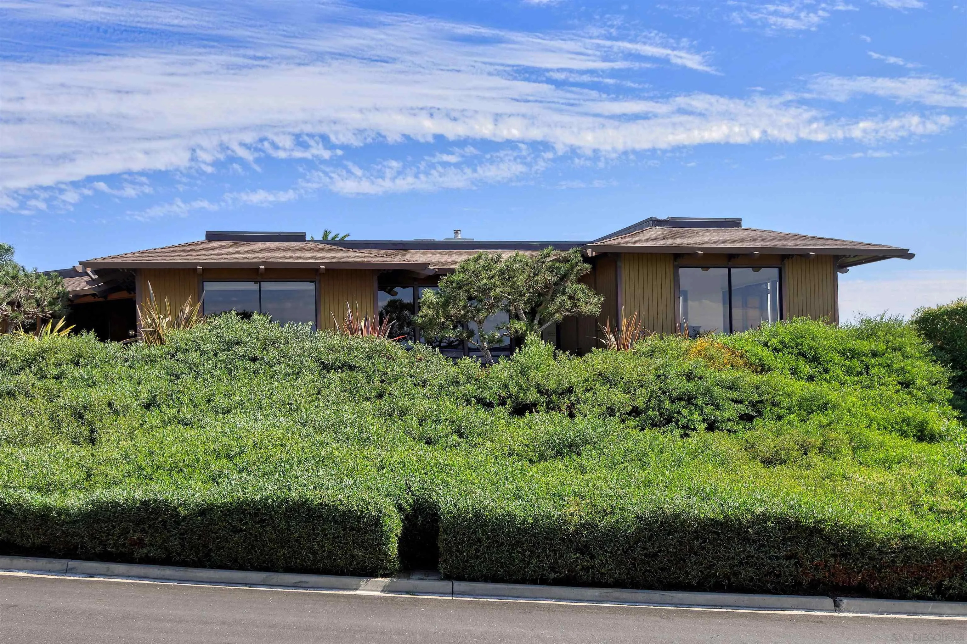 https://cdn.realtyfeed.com/cdn/127/250041679/586e954e5cd8439c1a66fd7fbe9f8ffb.webp