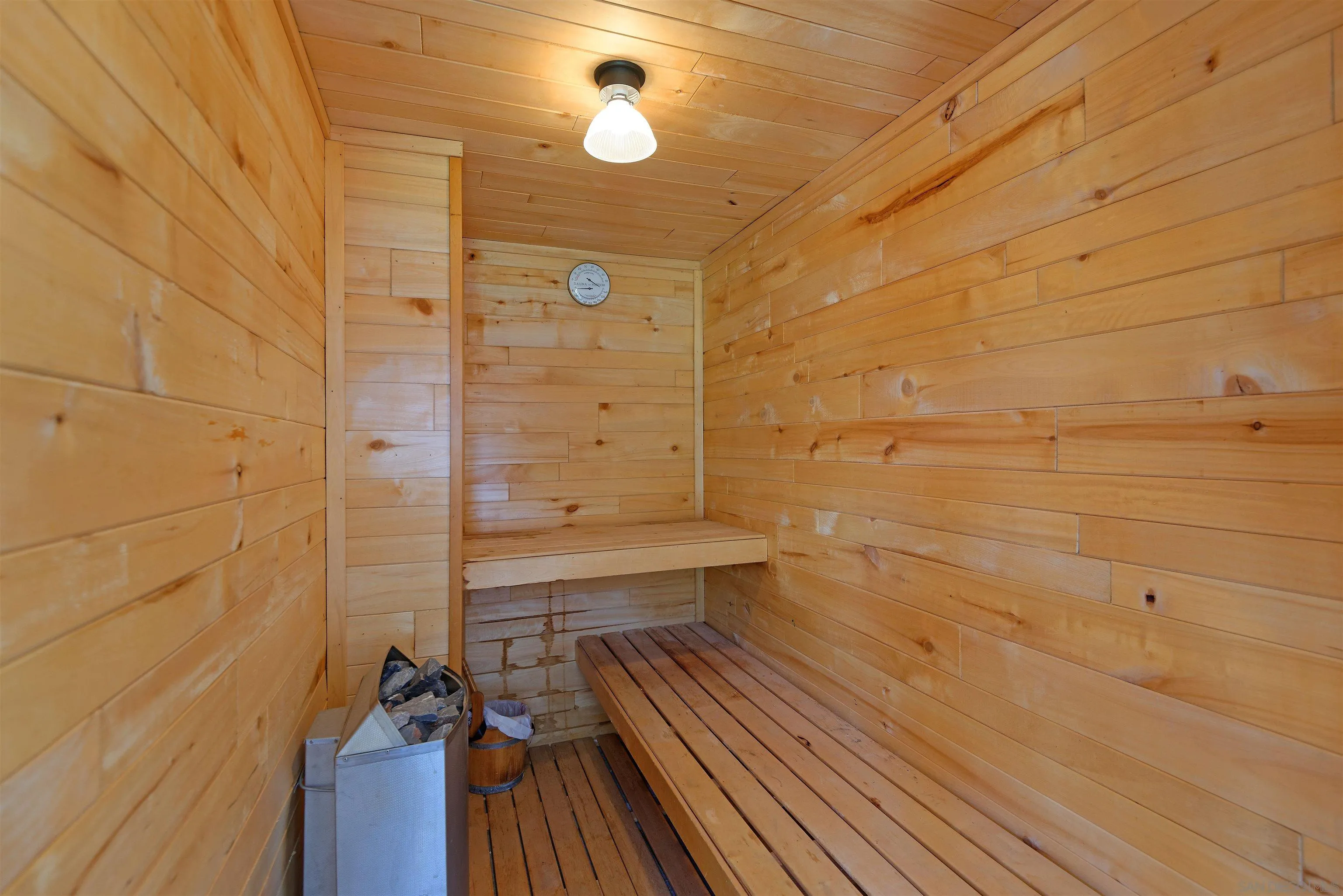 https://cdn.realtyfeed.com/cdn/127/250041679/985980af0cf54b8fd2af6f0c4ffedcd3.webp