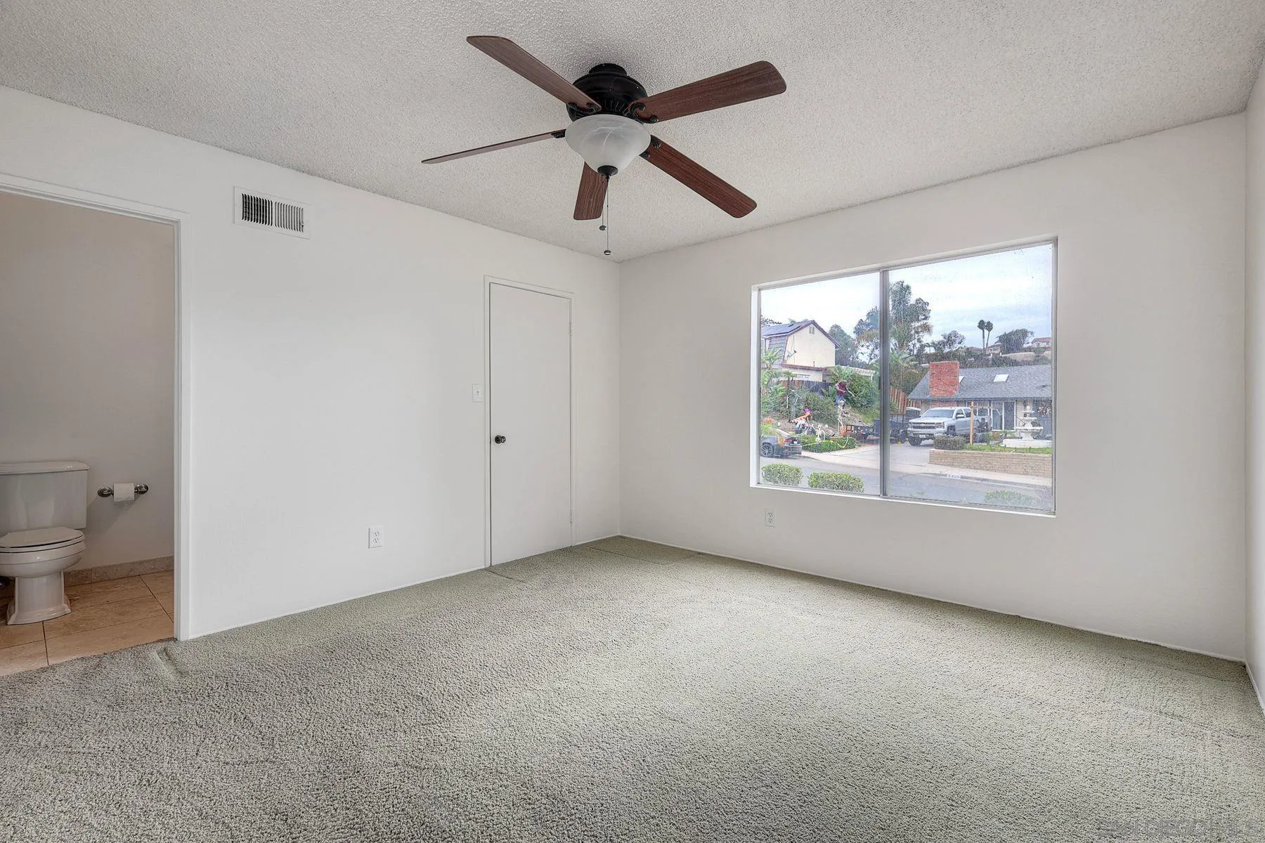 https://cdn.realtyfeed.com/cdn/127/250041681/35c33e6091f73932464c3ed0da328994.webp