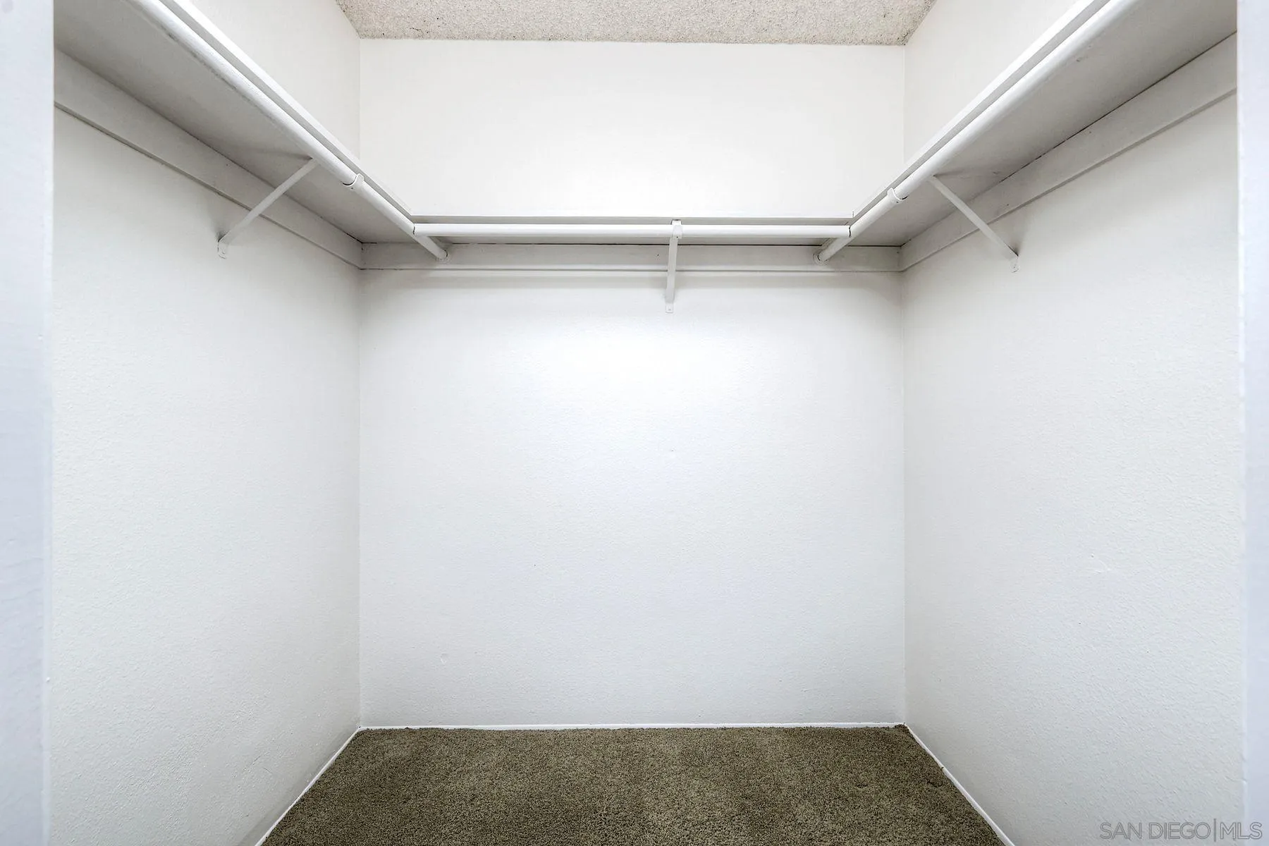 https://cdn.realtyfeed.com/cdn/127/250041681/429663fe8a9a2e3d56325d4e028a645b.webp
