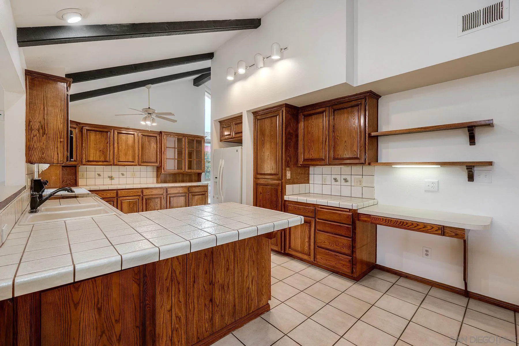 https://cdn.realtyfeed.com/cdn/127/250041681/80a693d2705d7537f6cdc962d46ebff6.webp