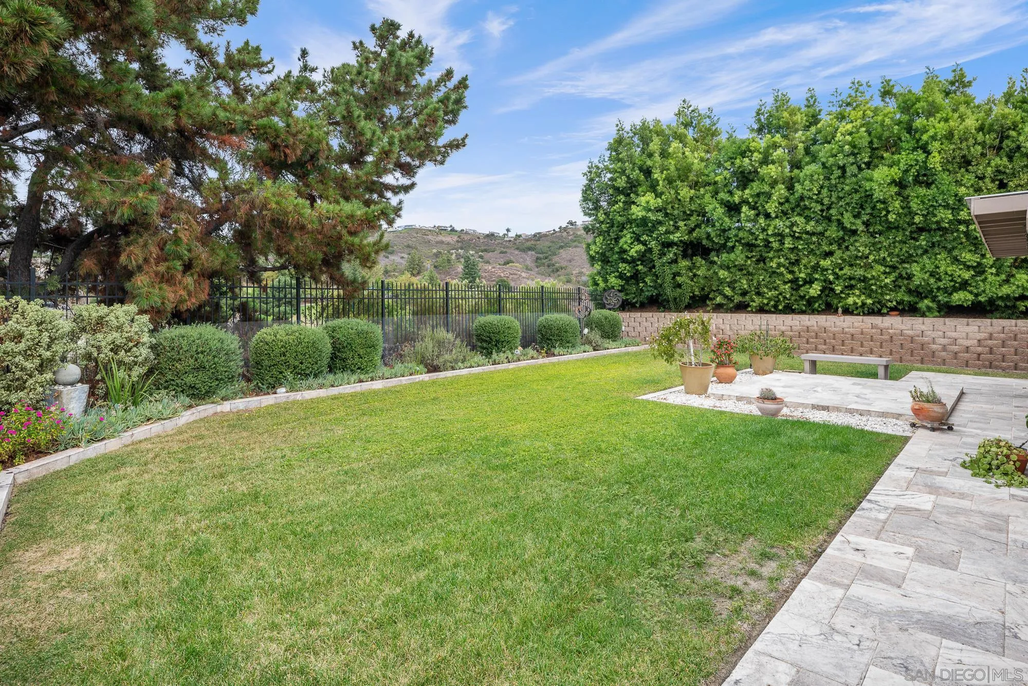 https://cdn.realtyfeed.com/cdn/127/250041683/11f11bde72650e9043cfa68c5b7ab074.webp