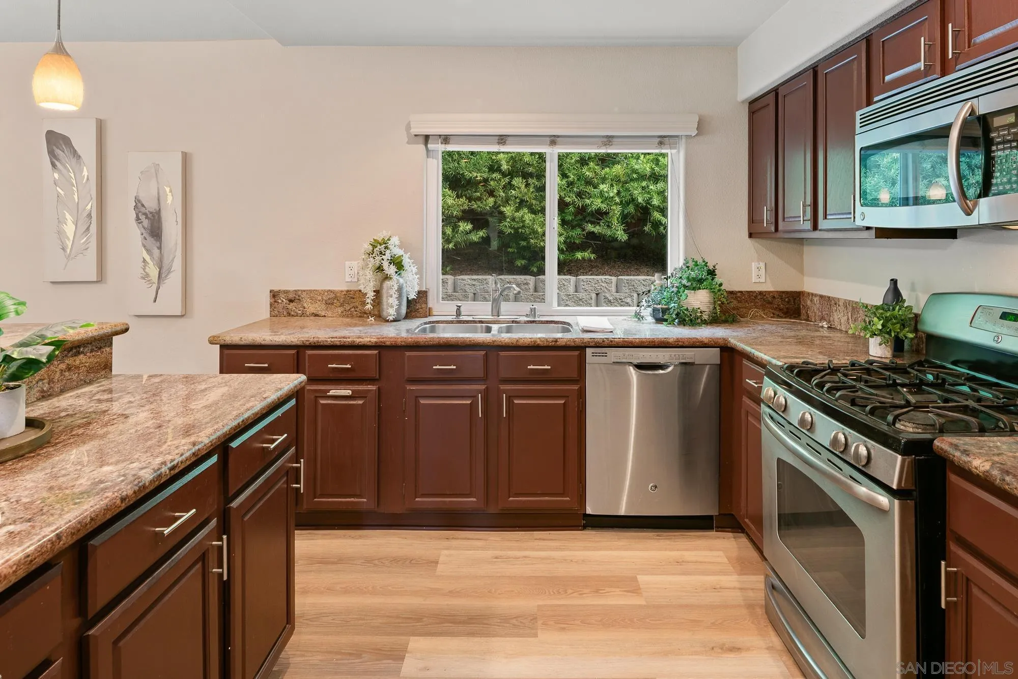 https://cdn.realtyfeed.com/cdn/127/250041683/2ada3490cbb62d4930cf906f3d08663c.webp