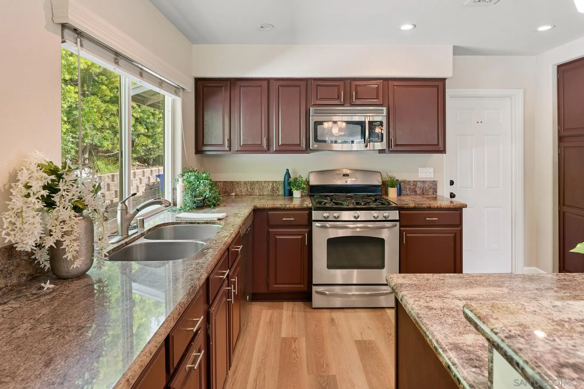 https://cdn.realtyfeed.com/cdn/127/250041683/65895f58dcd80c15aca70a23e2844428.webp