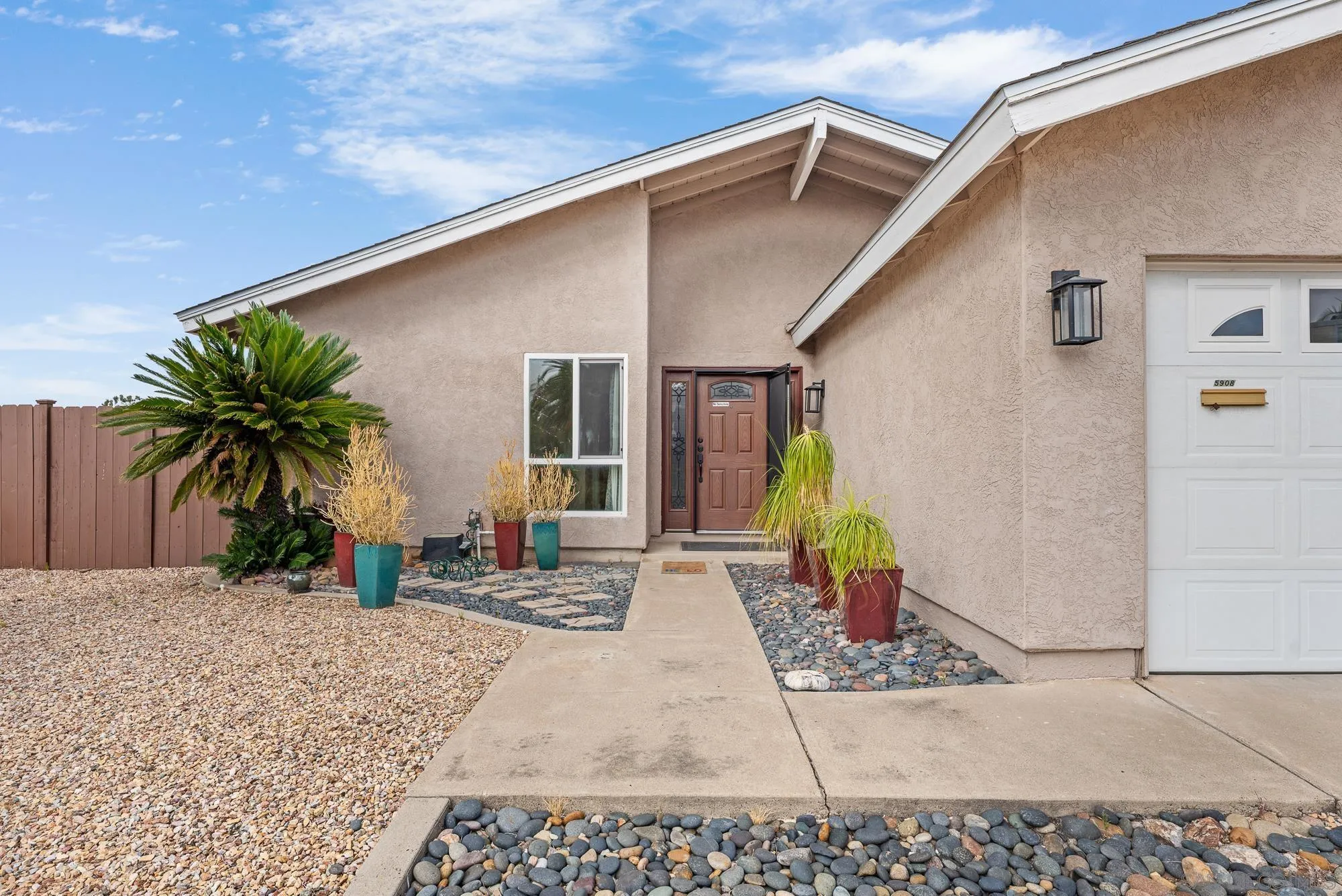 https://cdn.realtyfeed.com/cdn/127/250041683/8f3dafdbf499afdb9192ca1b7a498979.webp