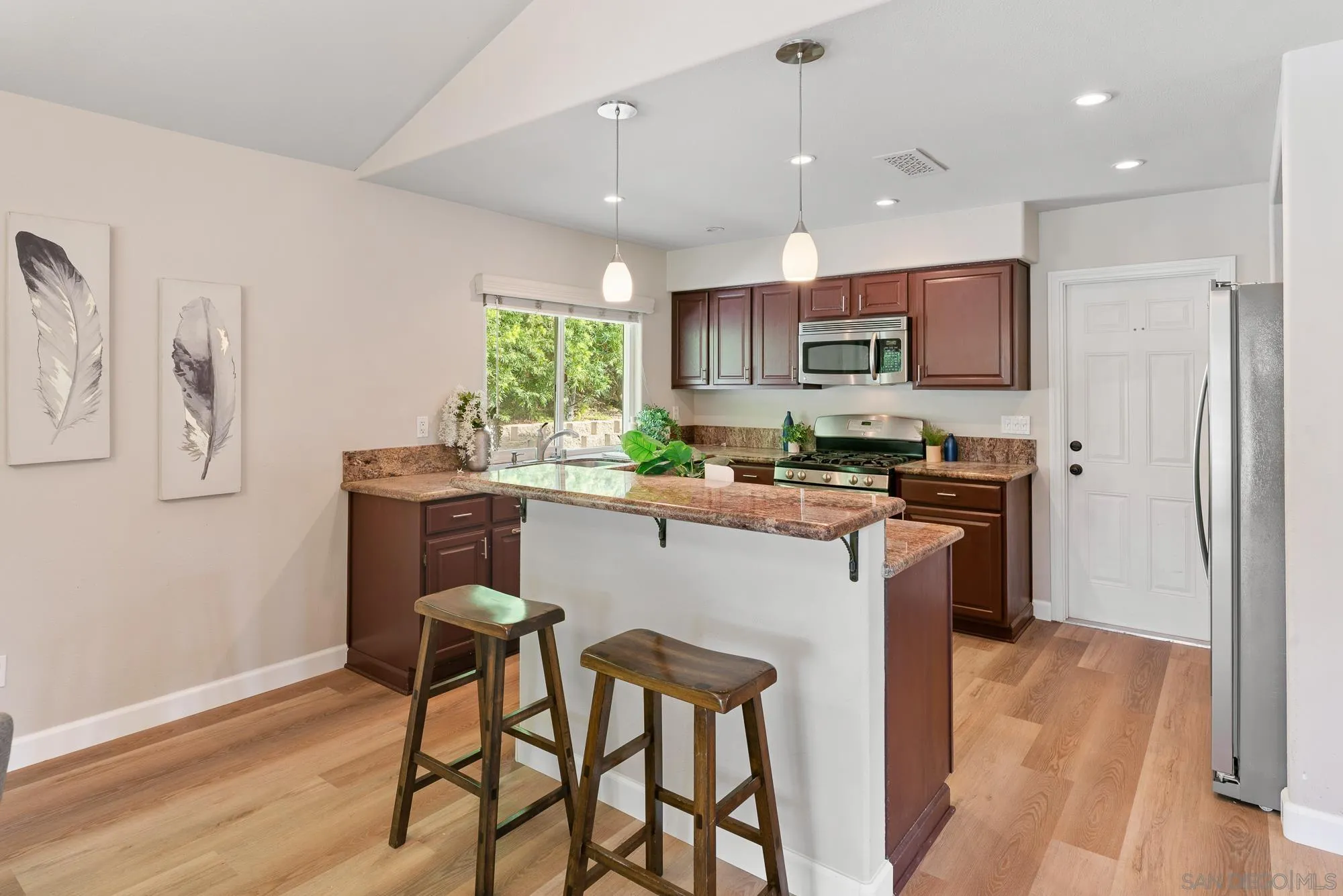 https://cdn.realtyfeed.com/cdn/127/250041683/90eaa3720101304dfff2a90788b1b3a0.webp