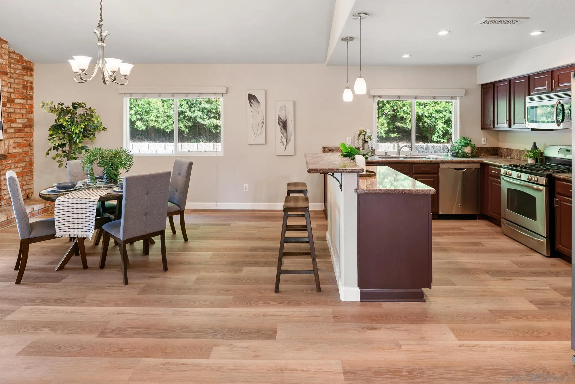 https://cdn.realtyfeed.com/cdn/127/250041683/92130476116aa2d2cf35eec5bb4267d2.webp