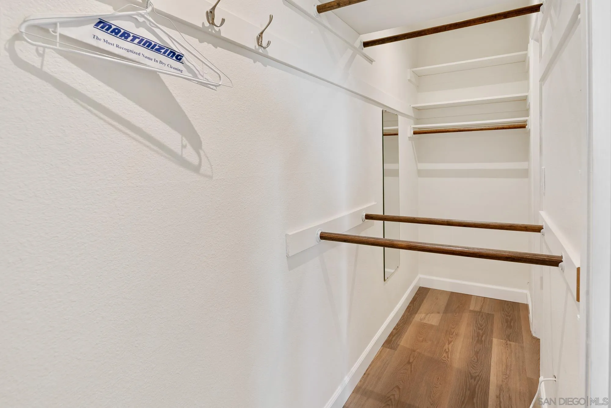 https://cdn.realtyfeed.com/cdn/127/250041683/cf45db2ed185b743ae81958dbce09eae.webp