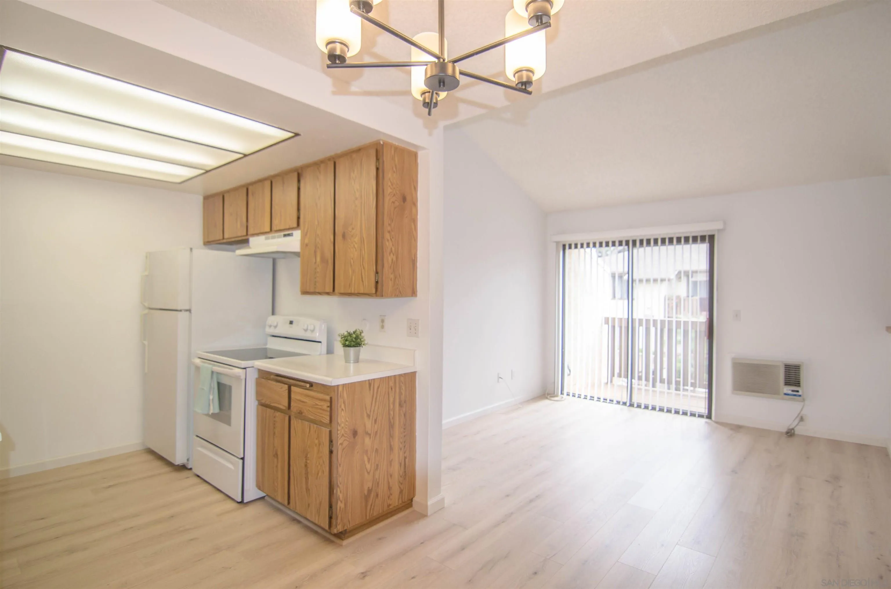 https://cdn.realtyfeed.com/cdn/127/250041694/2b644a50b639adb61b81fdd26954b87b.webp