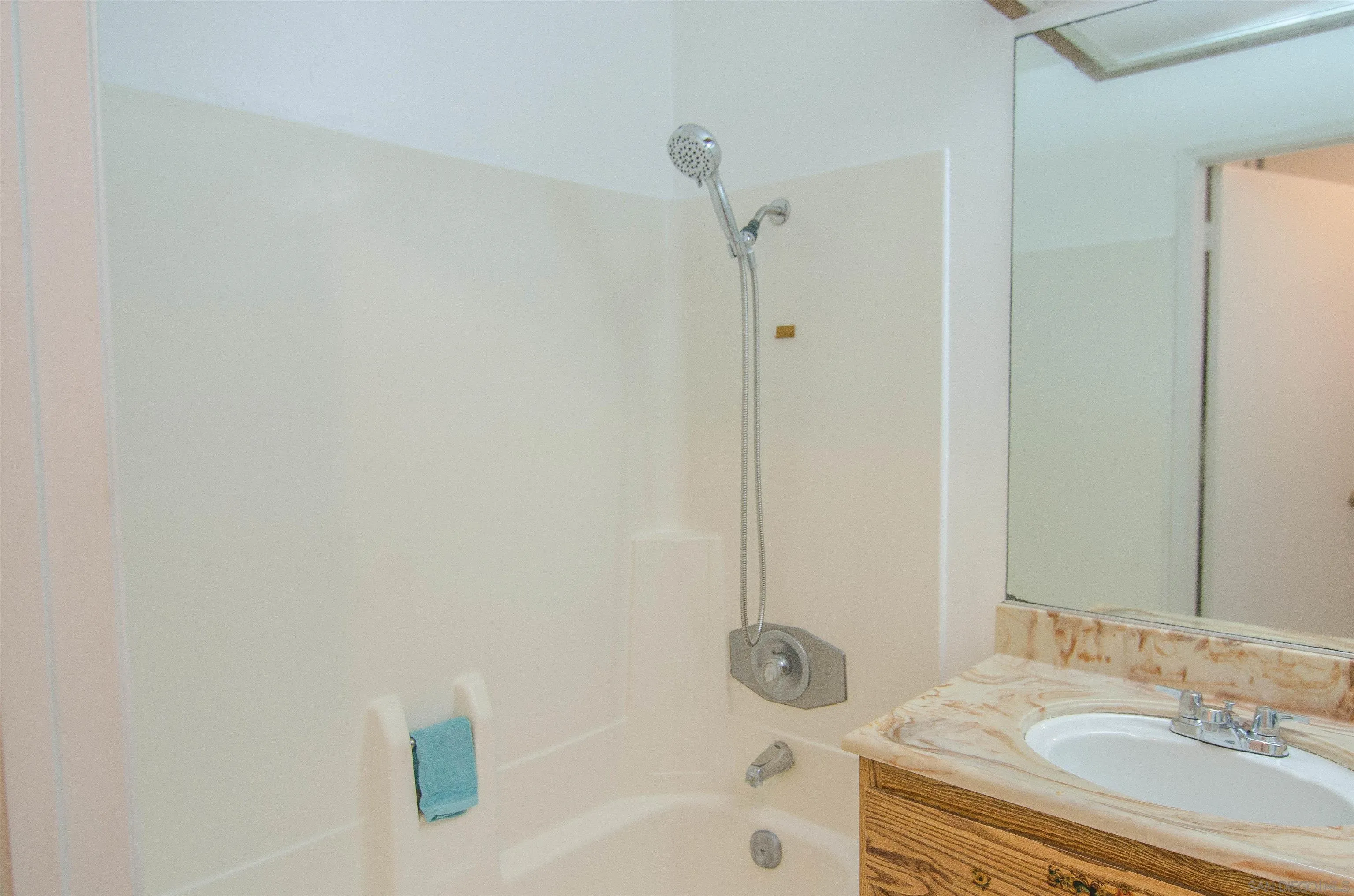 https://cdn.realtyfeed.com/cdn/127/250041694/404e28c363c14dcfc0d96563f8d181e9.webp