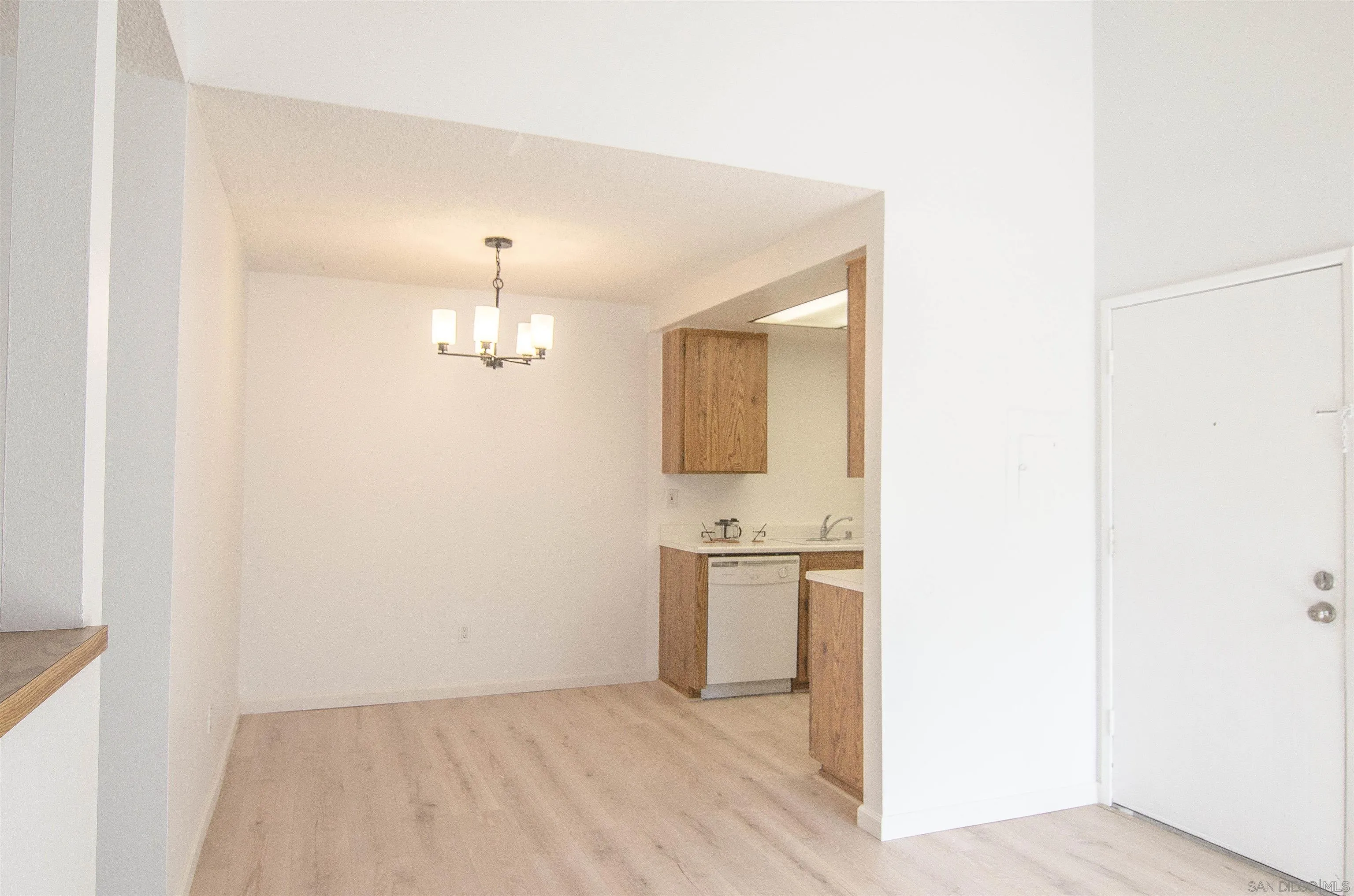 Photo #4: 250041694 Listing 