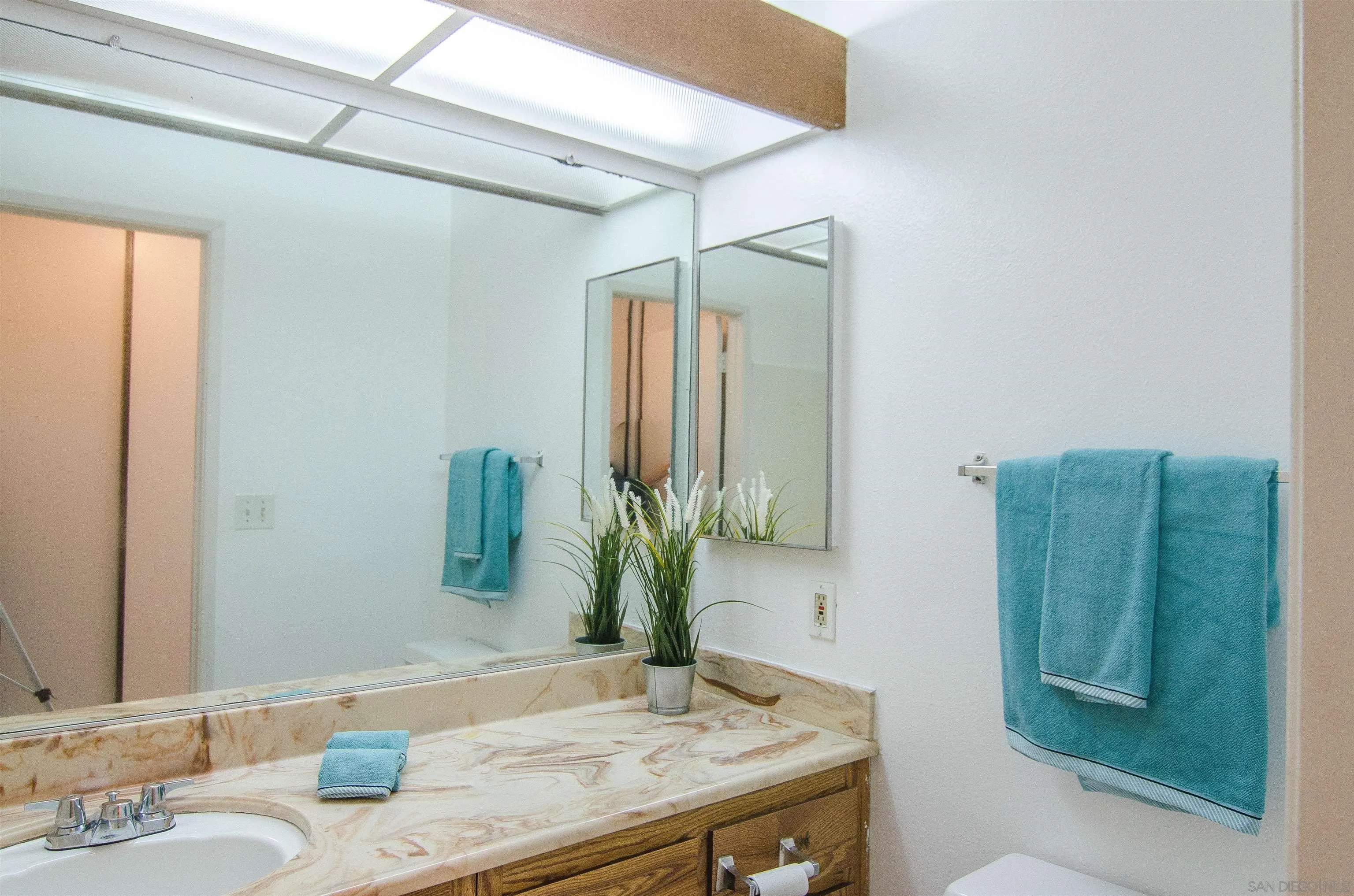 https://cdn.realtyfeed.com/cdn/127/250041694/b09fd579c57c9ef32ccaa54fa44b0cfd.webp