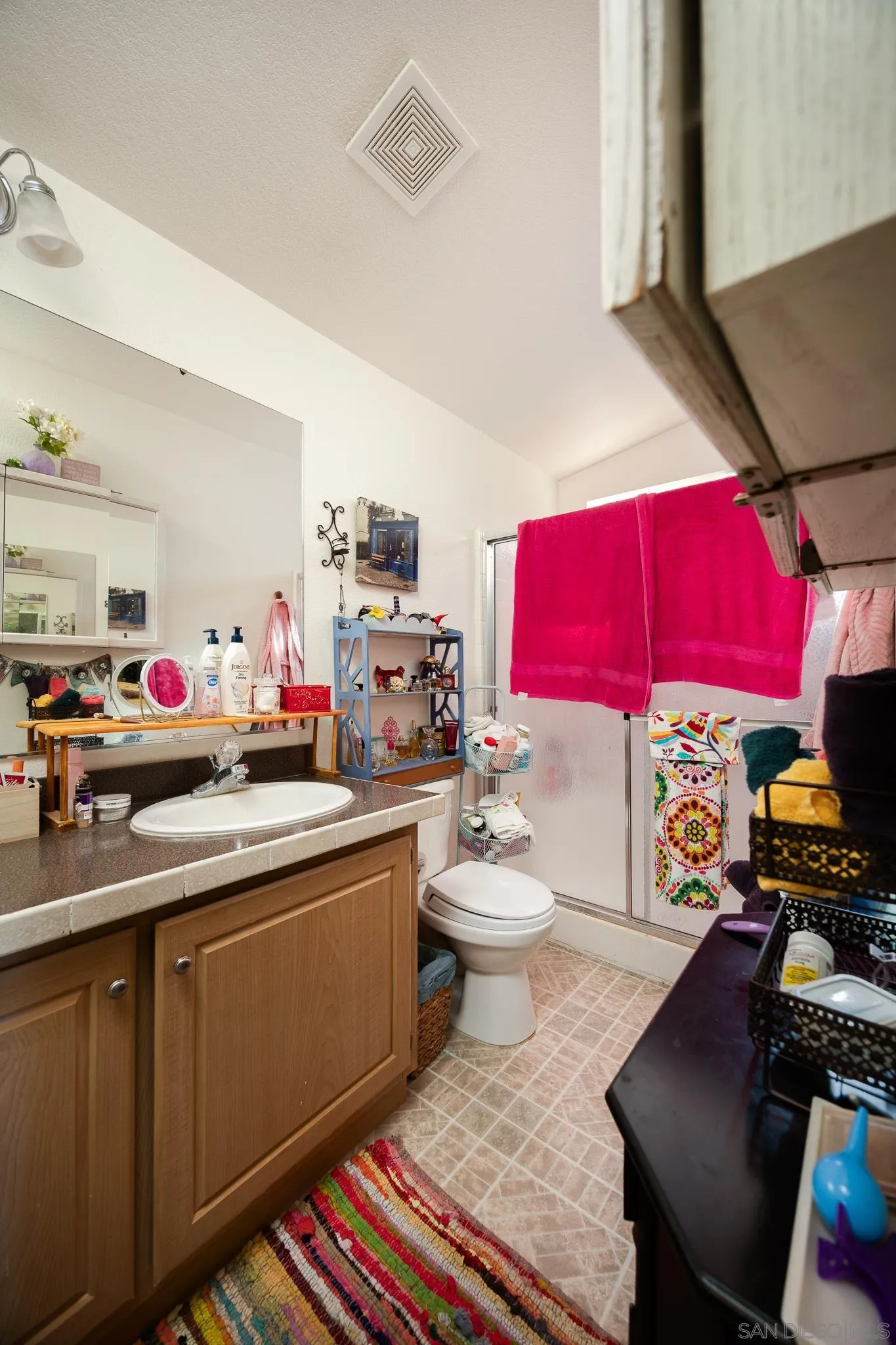 https://cdn.realtyfeed.com/cdn/127/250041696/320496eb964aec32bec7da31d6767bee.webp