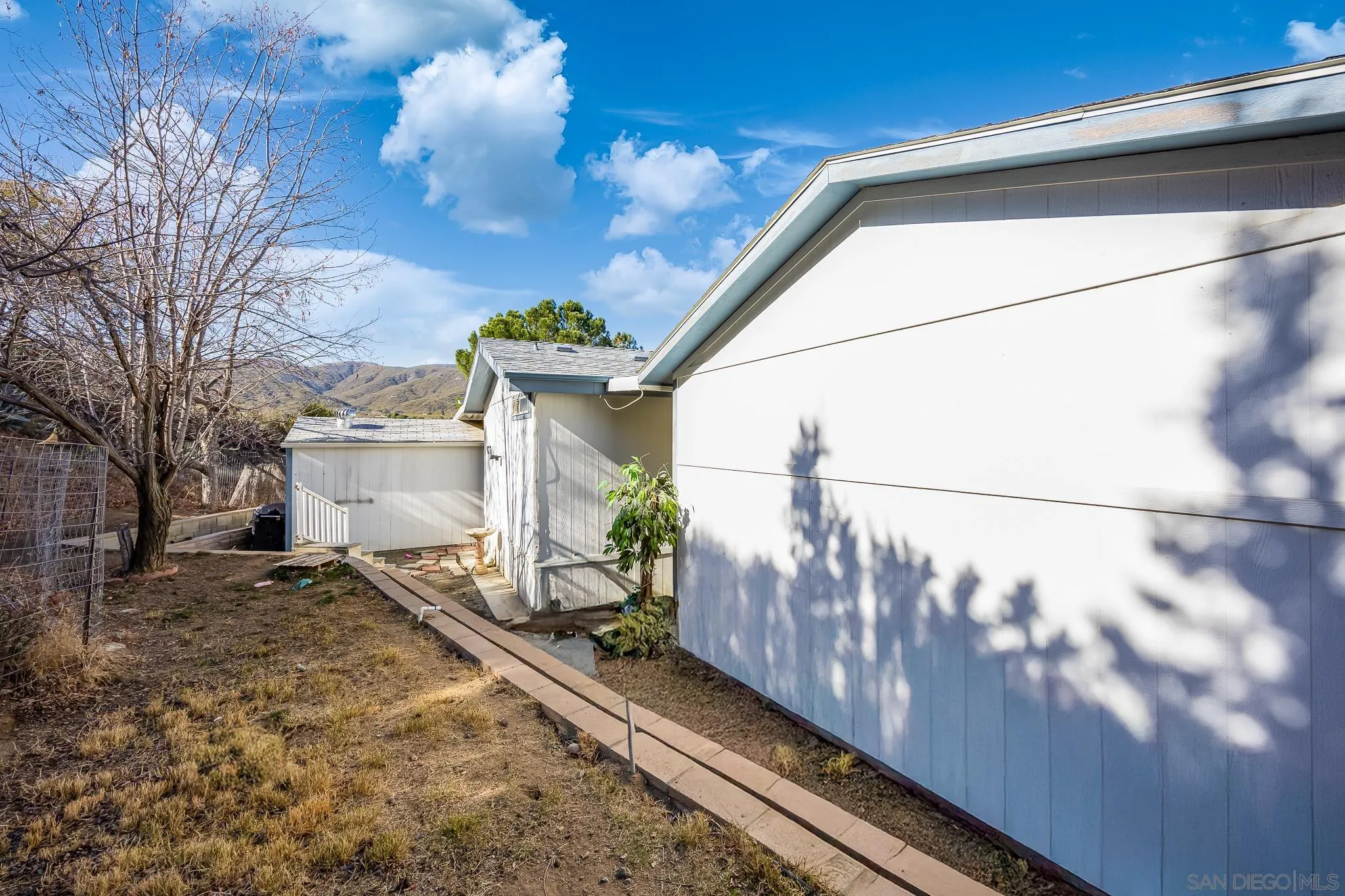 https://cdn.realtyfeed.com/cdn/127/250041696/d0991449e247529033c0df8f247cb006.webp
