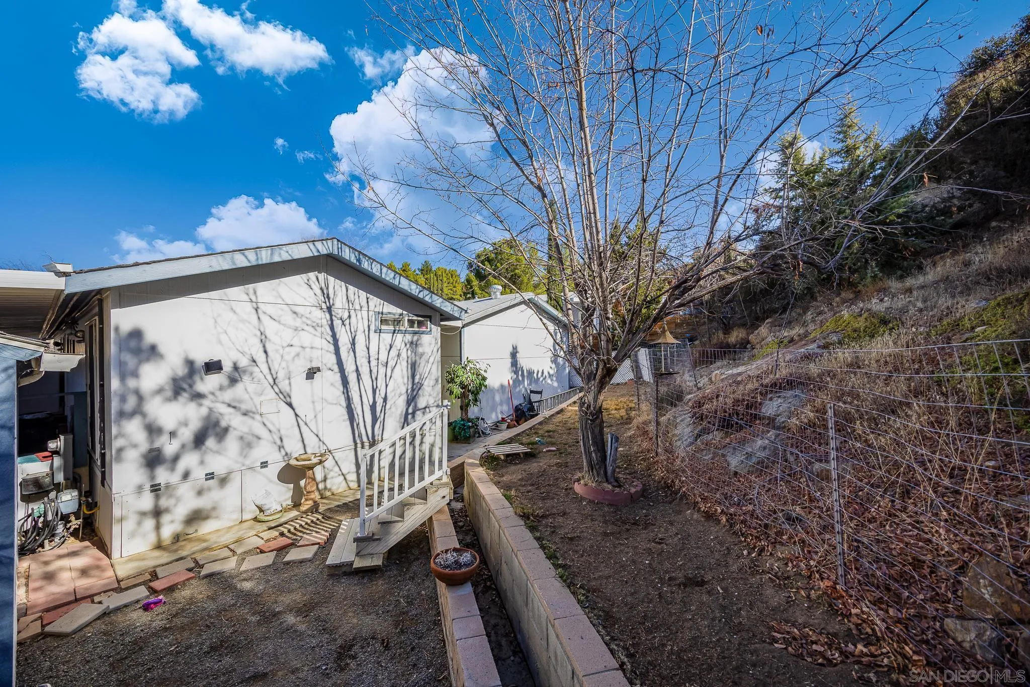 https://cdn.realtyfeed.com/cdn/127/250041696/ef9186ca2ac39d0cd0aa5faefb61a22c.webp