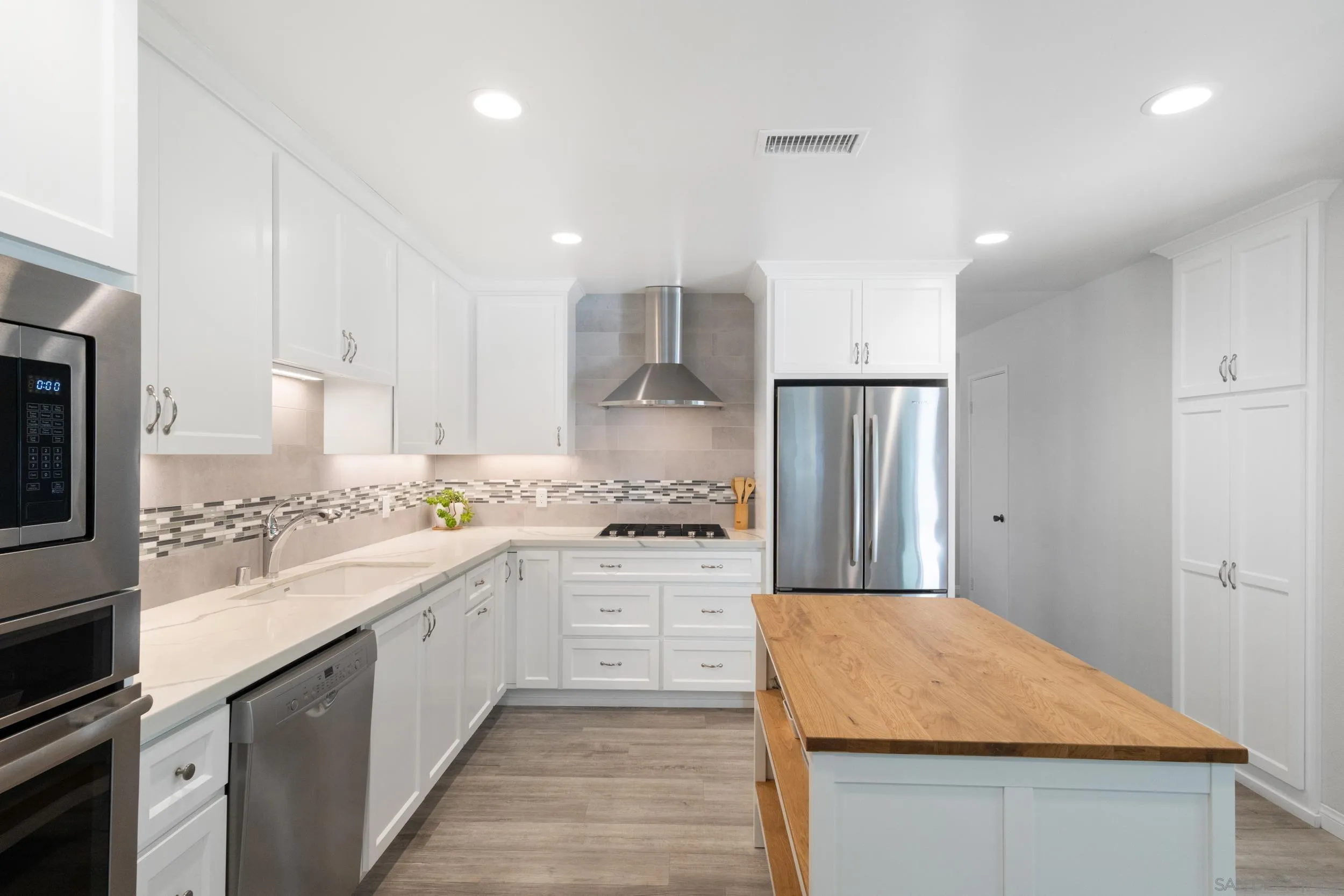 https://cdn.realtyfeed.com/cdn/127/250041699/27c19a4e1d2cfeb6bcb8eb09c99d779e.webp