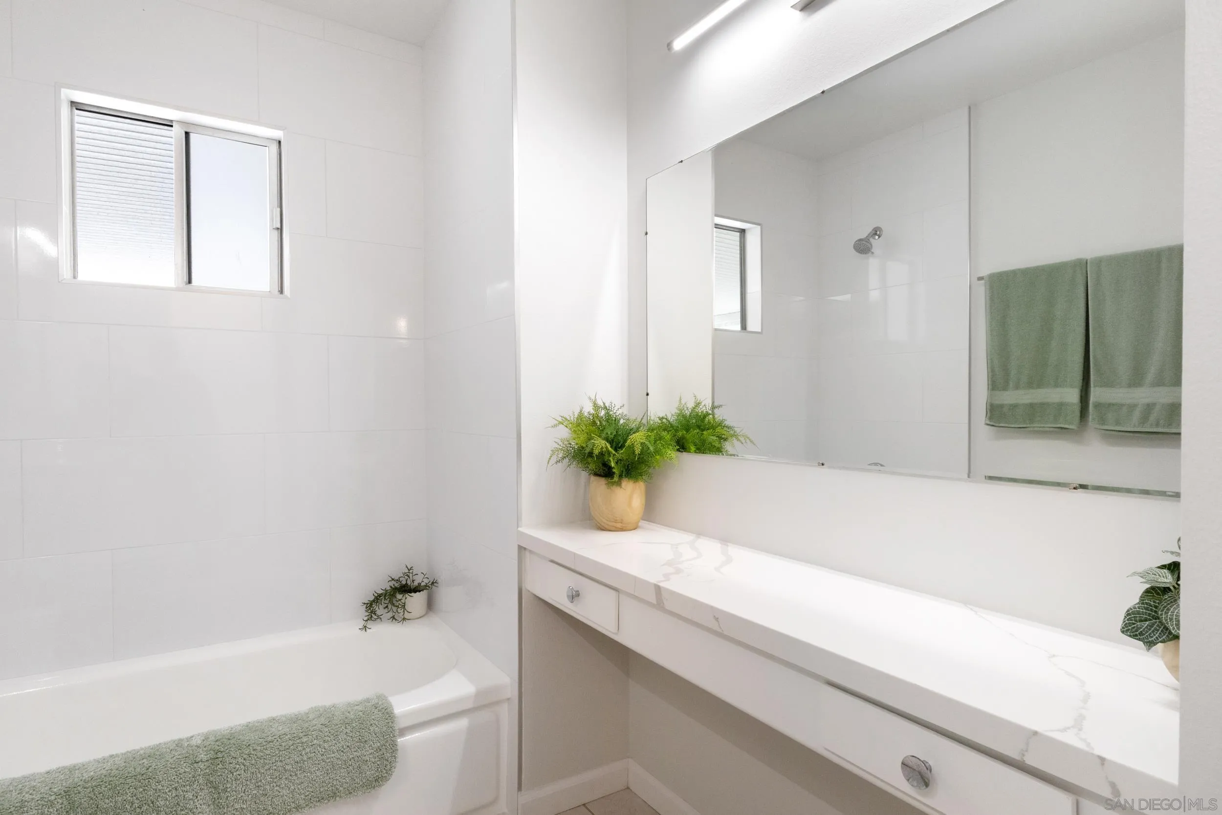 https://cdn.realtyfeed.com/cdn/127/250041699/77c980c5ad2d2d0609a16c1a4a71ef6c.webp