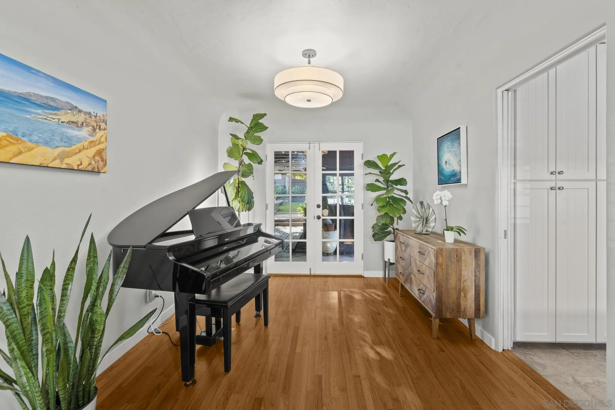 https://cdn.realtyfeed.com/cdn/127/250041706/d34f8ff5161a792f73c53b49cc37983d.webp