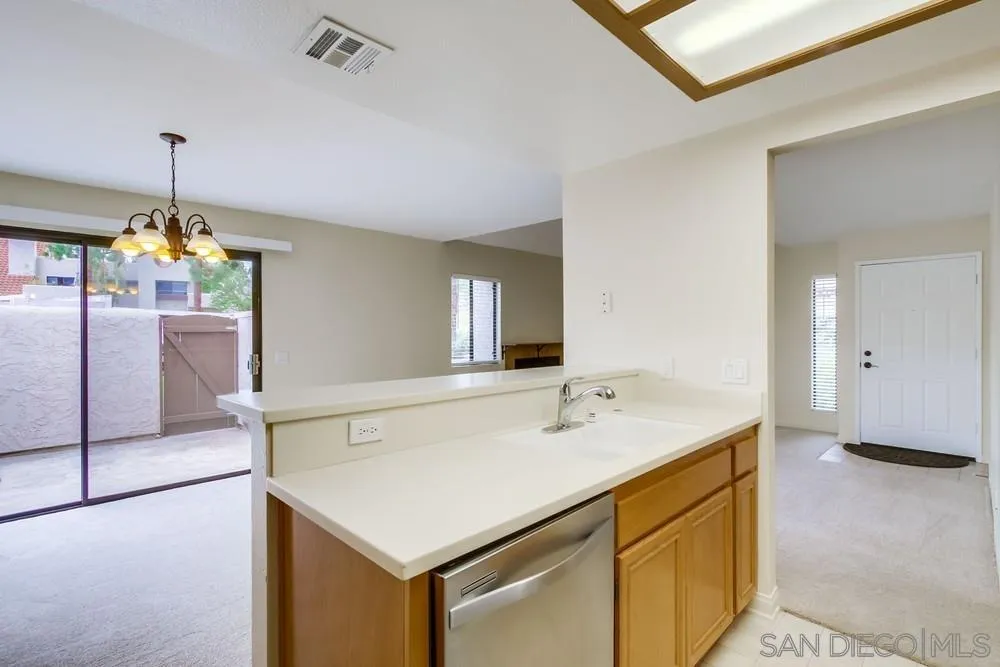 https://cdn.realtyfeed.com/cdn/127/250041713/c4db49d1bac29e1f10d0ed6fd4cf794a.webp