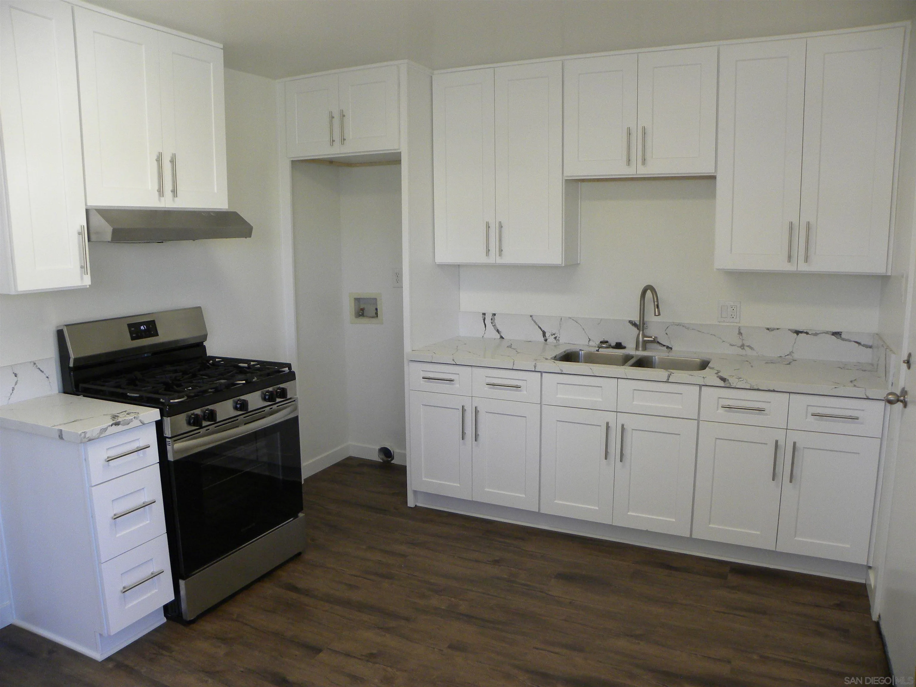 https://cdn.realtyfeed.com/cdn/127/250041718/32987bdef018b3ba6c96aa63fcb7584c.webp