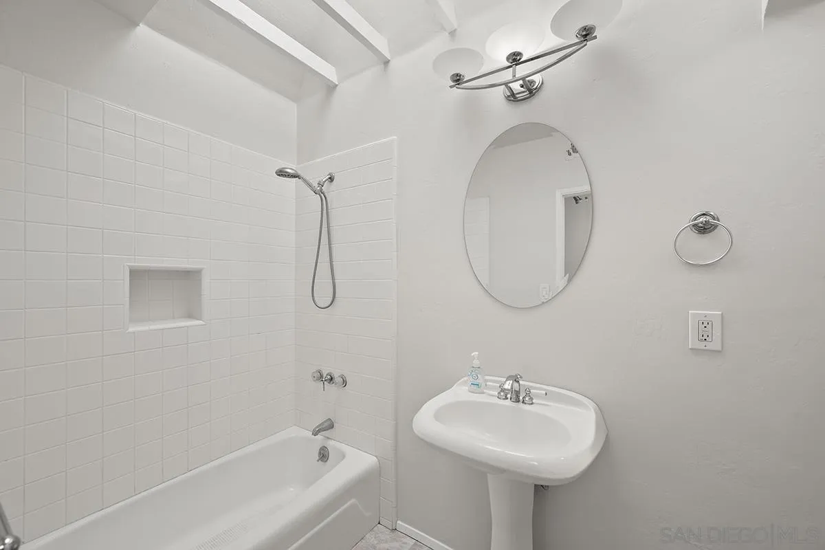 https://cdn.realtyfeed.com/cdn/127/250041721/bca22587be6f63034a116f1bf74921da.webp