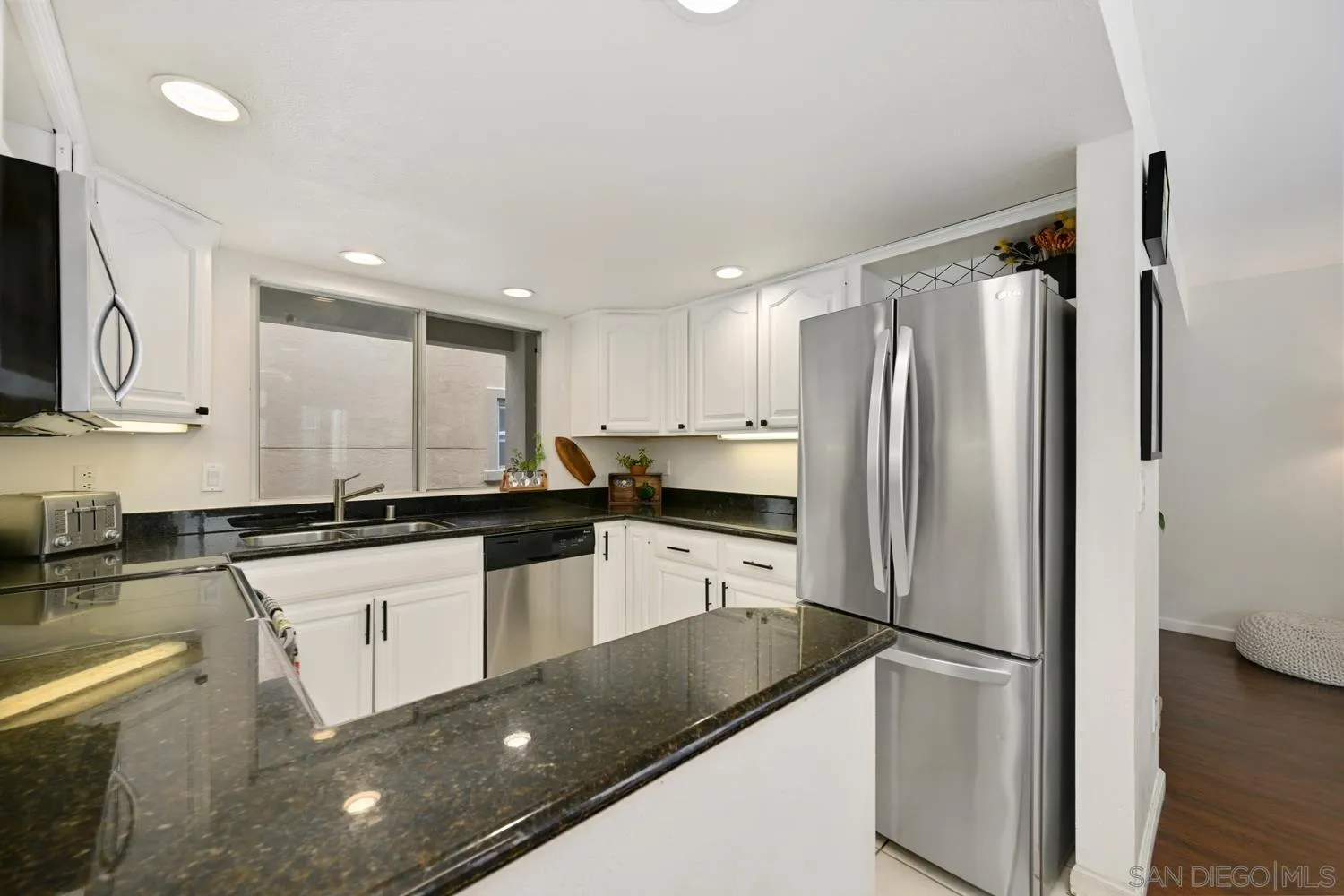 https://cdn.realtyfeed.com/cdn/127/250041729/bb3246f9514a0c633d6a2f830c676cd7.webp