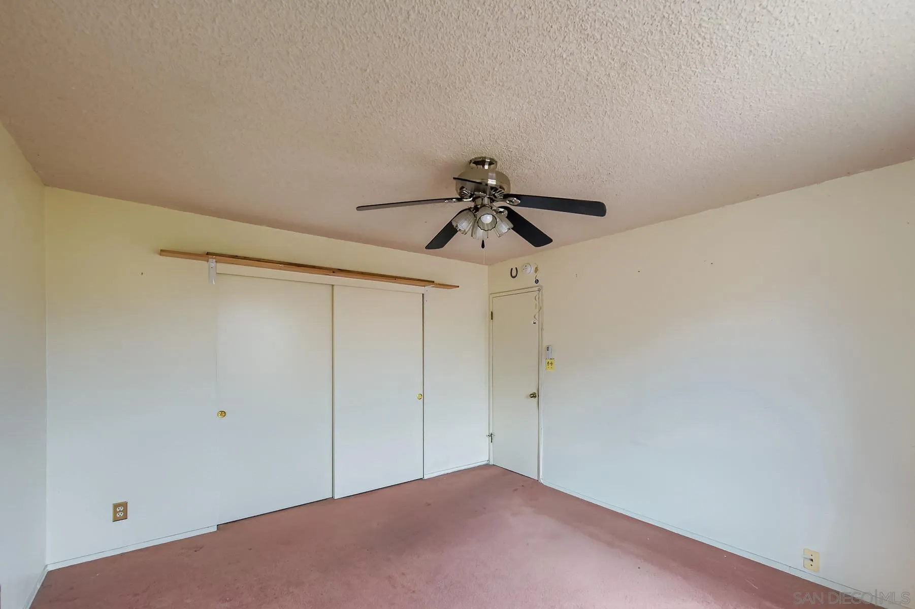 https://cdn.realtyfeed.com/cdn/127/250041730/5af7b96f8efa108a463c4ee31092cf6a.webp