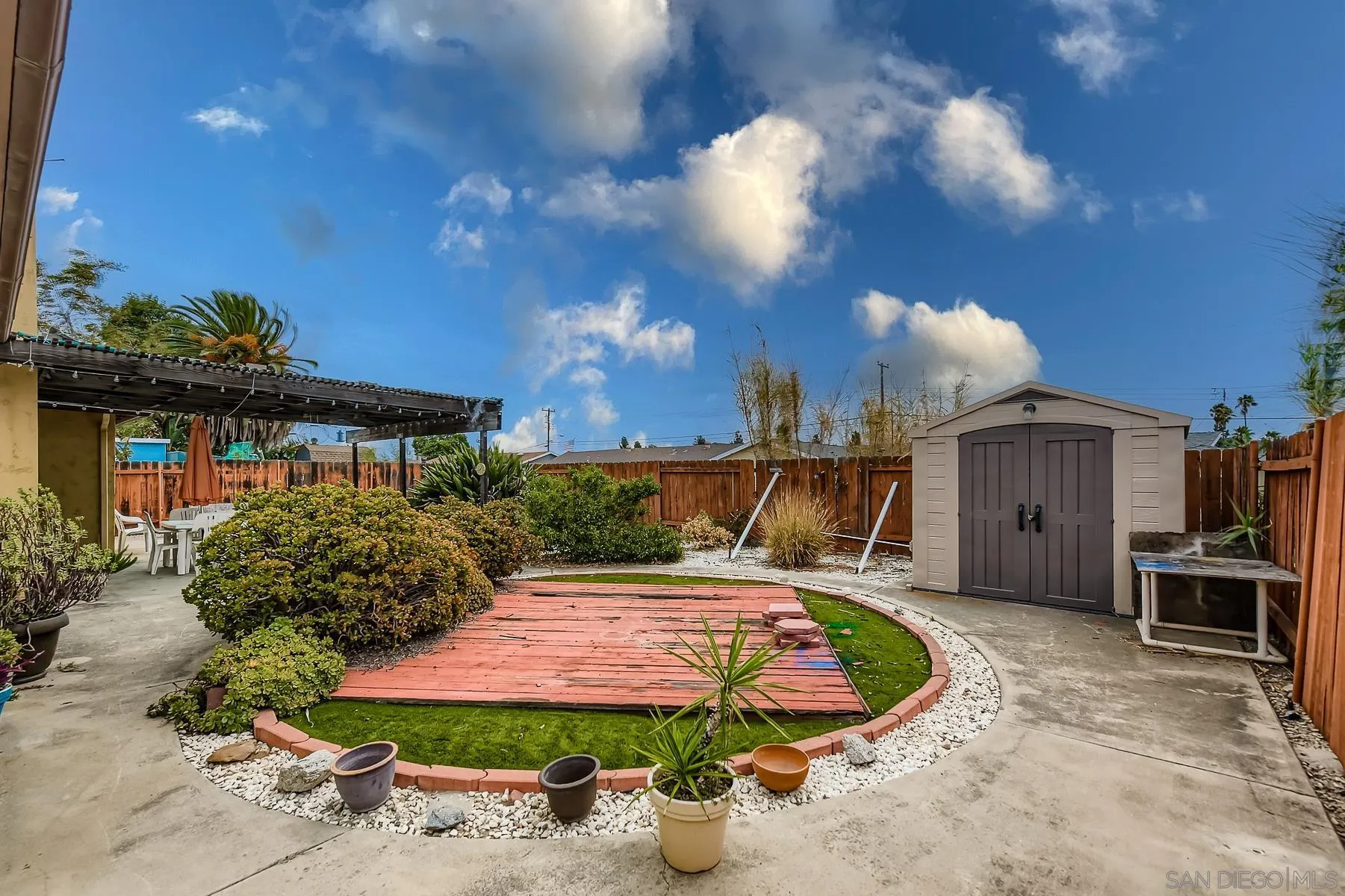 https://cdn.realtyfeed.com/cdn/127/250041730/ccc5c9ae84e2162e2a457c5ffcbce7f7.webp