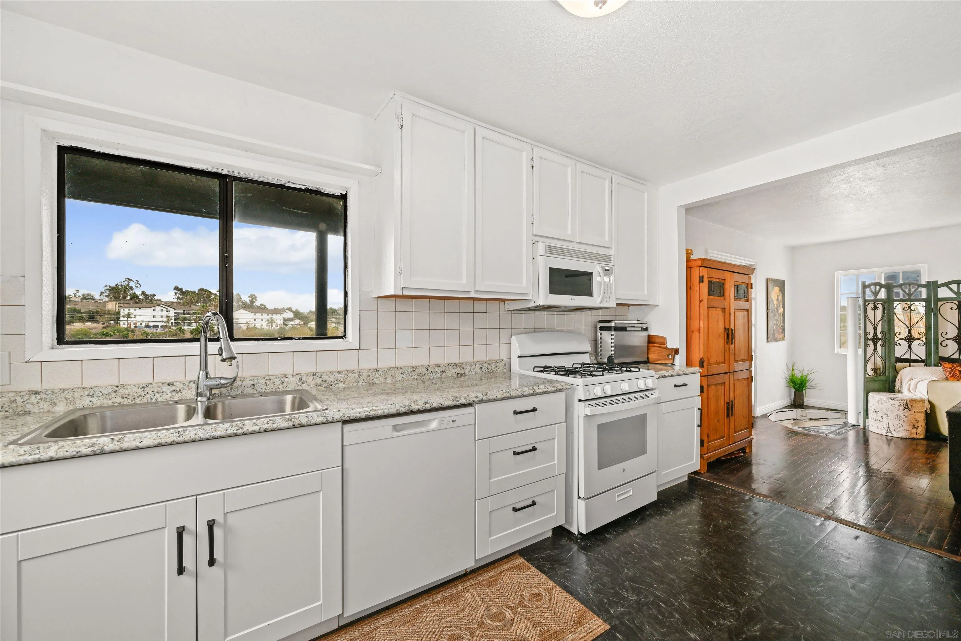 https://cdn.realtyfeed.com/cdn/127/250041738/a8a089c38696dcc90a8ff79fb9492c09.webp