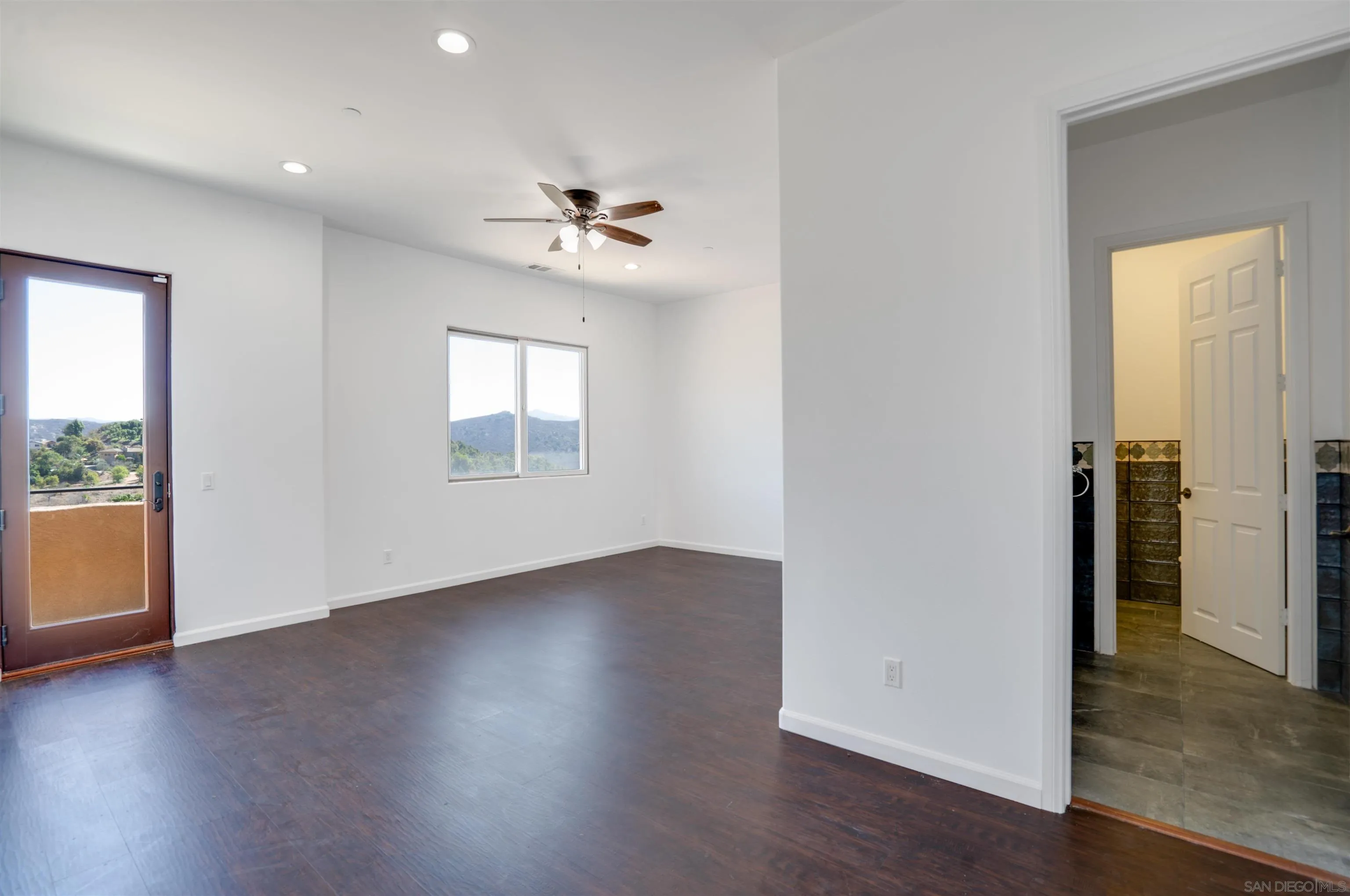 https://cdn.realtyfeed.com/cdn/127/250041748/04fc420d277e65e8afd81c87ba33a746.webp