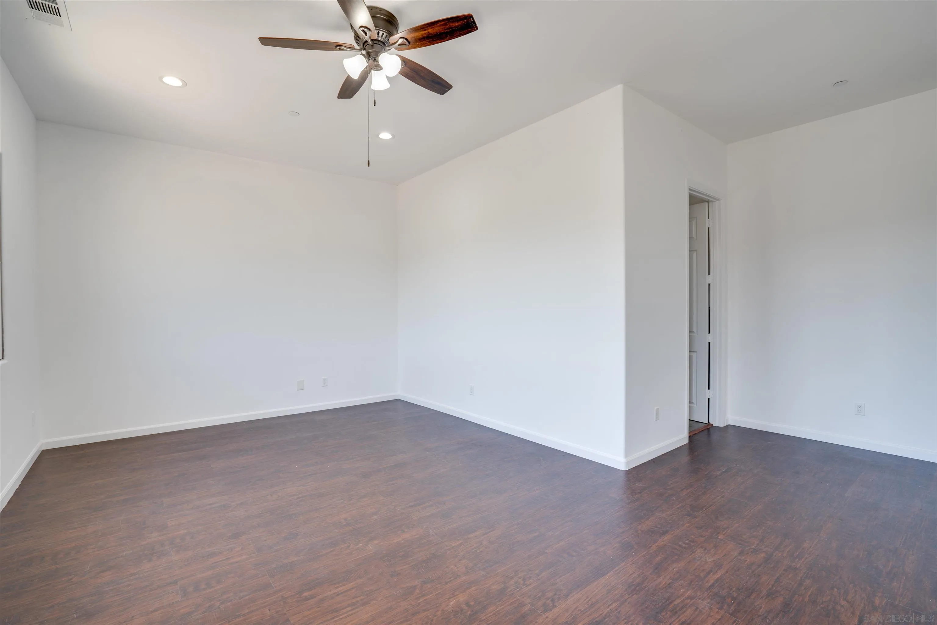 https://cdn.realtyfeed.com/cdn/127/250041748/06cecbf5014b4534dee7680786d443a7.webp