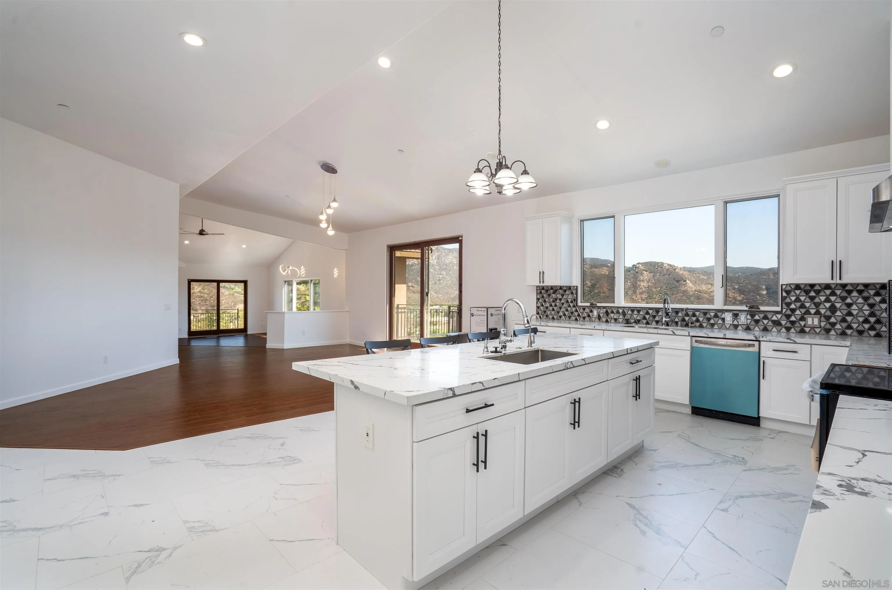 https://cdn.realtyfeed.com/cdn/127/250041748/3139638bcb79c3f952275c279d7c74d3.webp