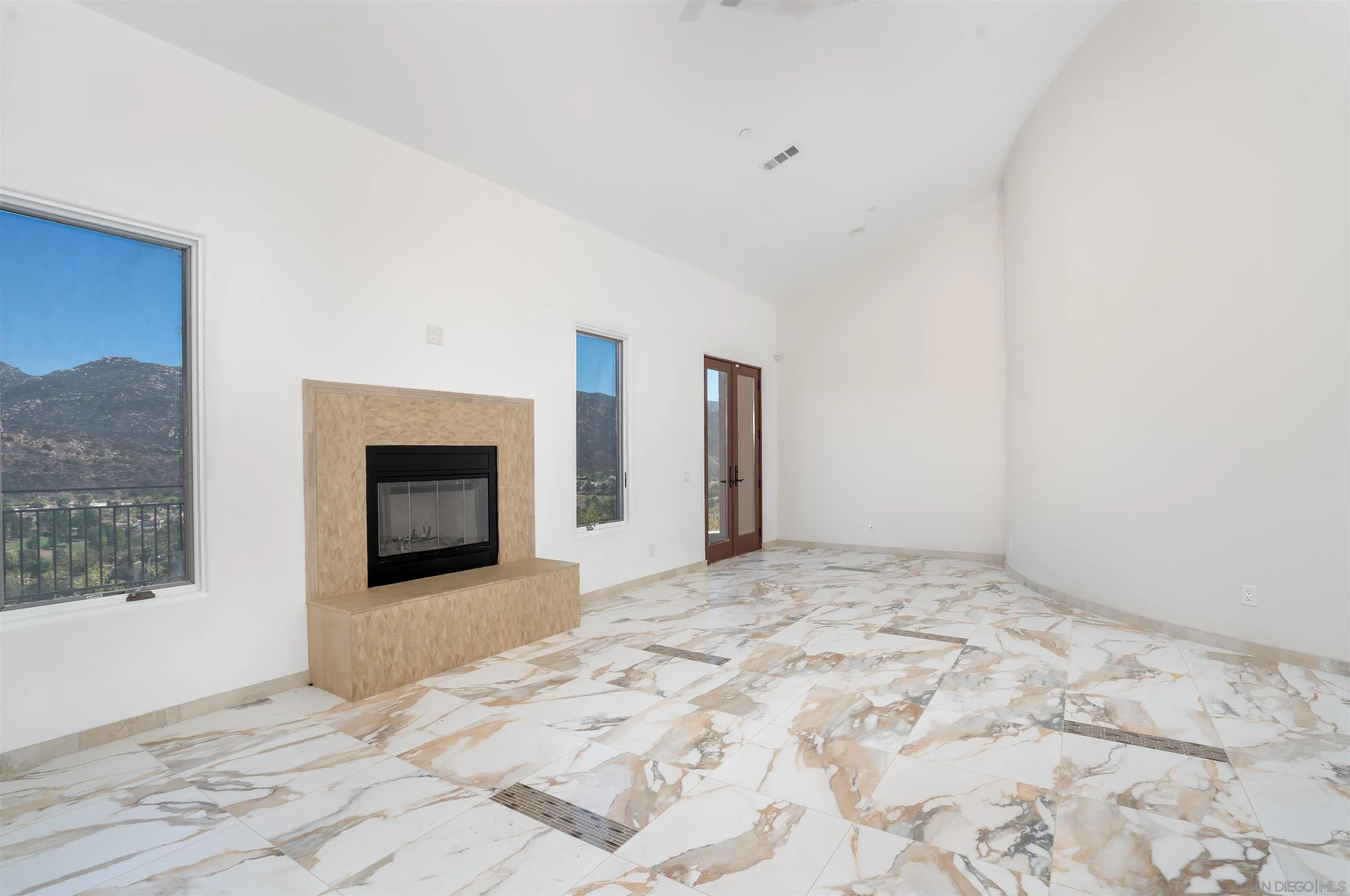 https://cdn.realtyfeed.com/cdn/127/250041748/36d386f1a11b7fdaf57c2214bea5d8f4.webp