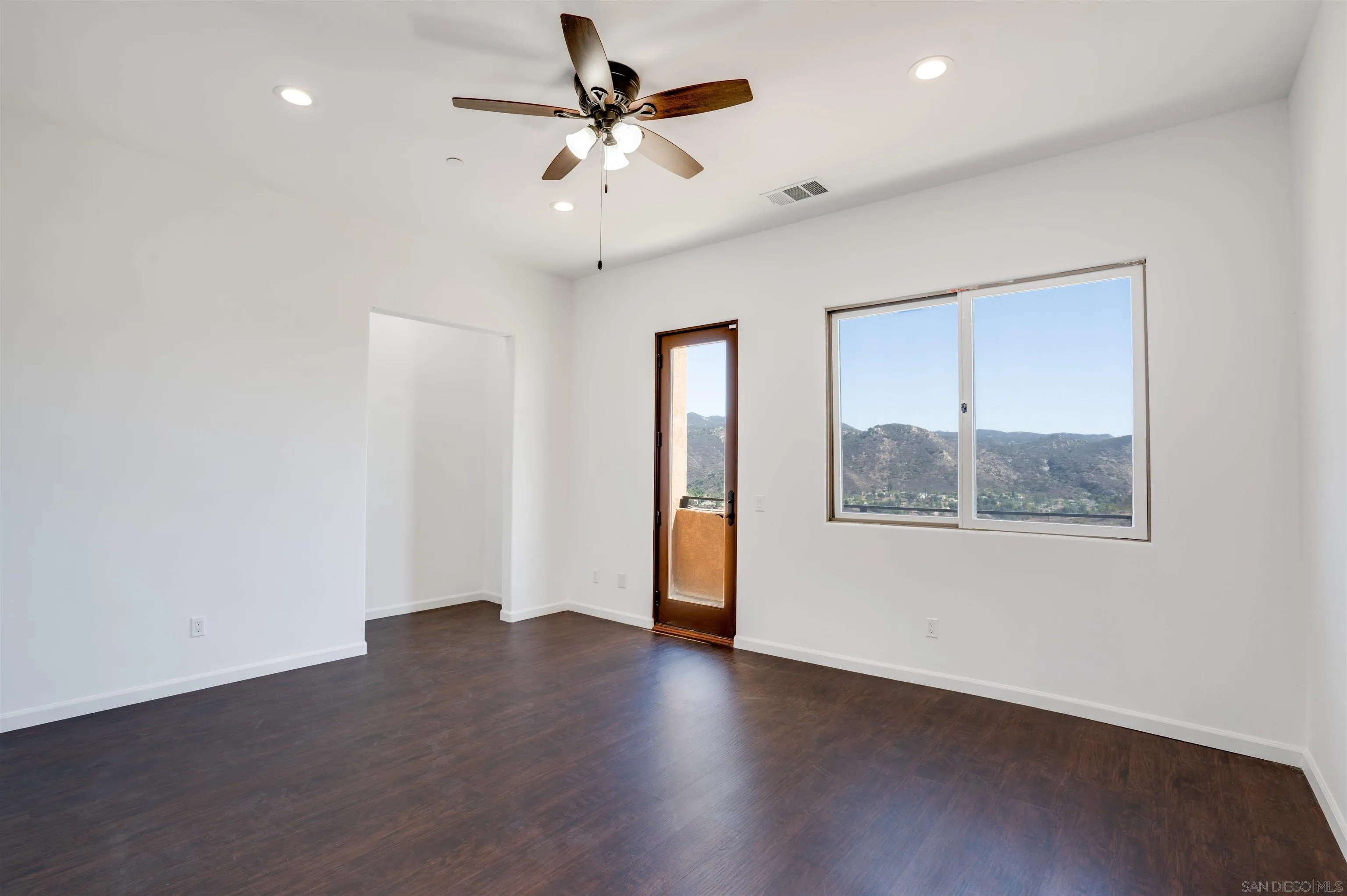 https://cdn.realtyfeed.com/cdn/127/250041748/38c12cd3c393347f1feb2c07f1f39b1c.webp