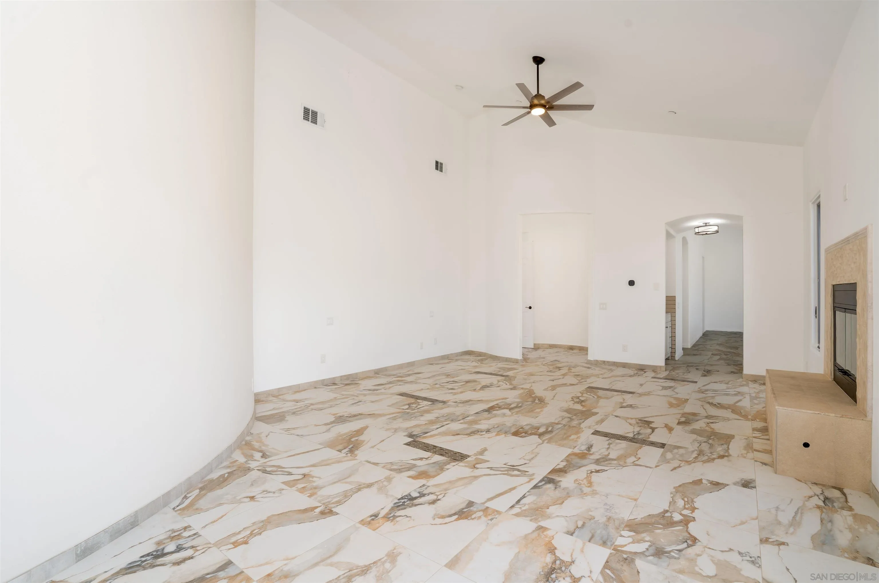 https://cdn.realtyfeed.com/cdn/127/250041748/46e1c7806181c54fe19b0cb9c703067b.webp