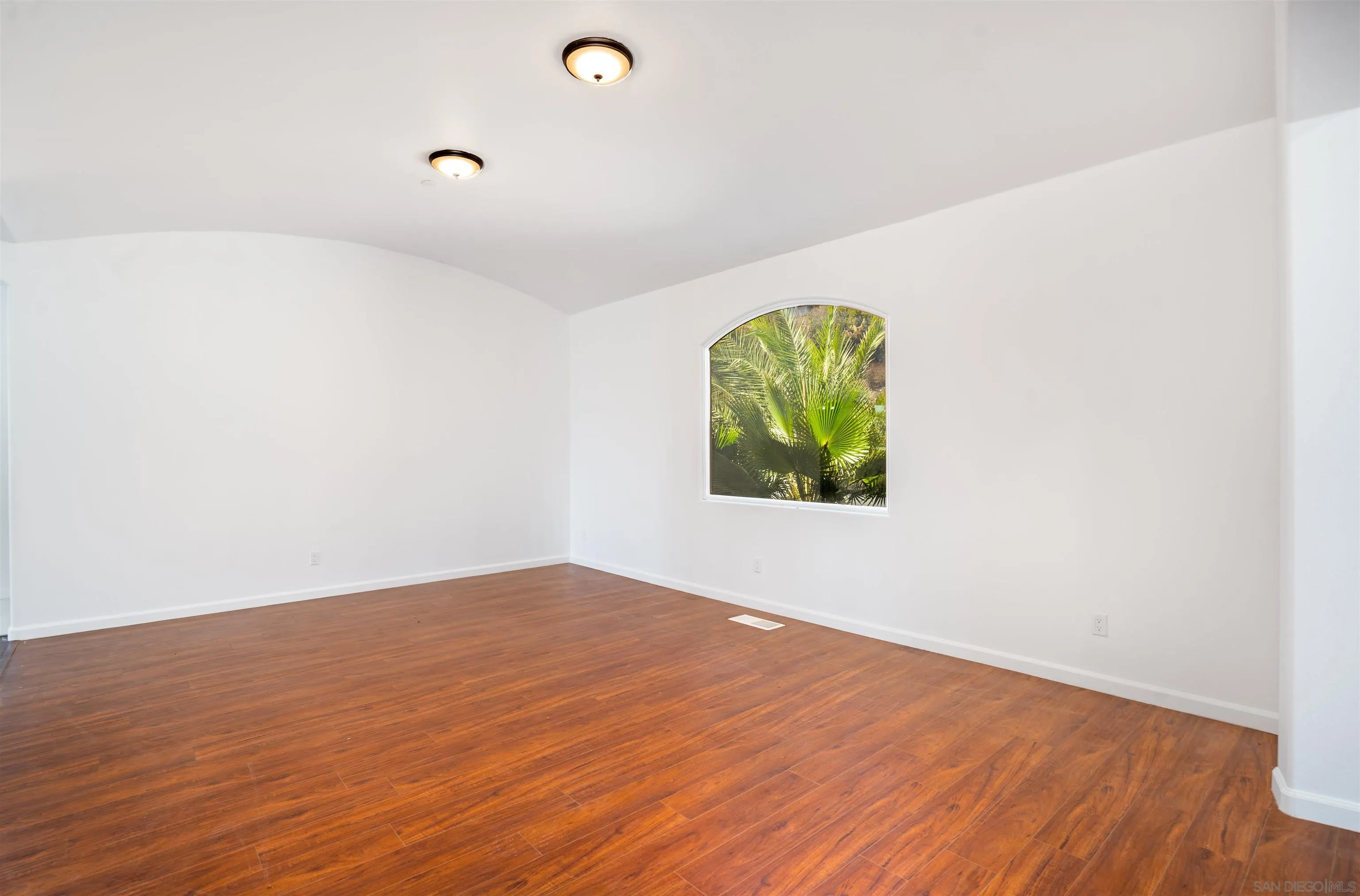 https://cdn.realtyfeed.com/cdn/127/250041748/8f7e7a6dcbaeb39f6c1b9e2a6c88269a.webp
