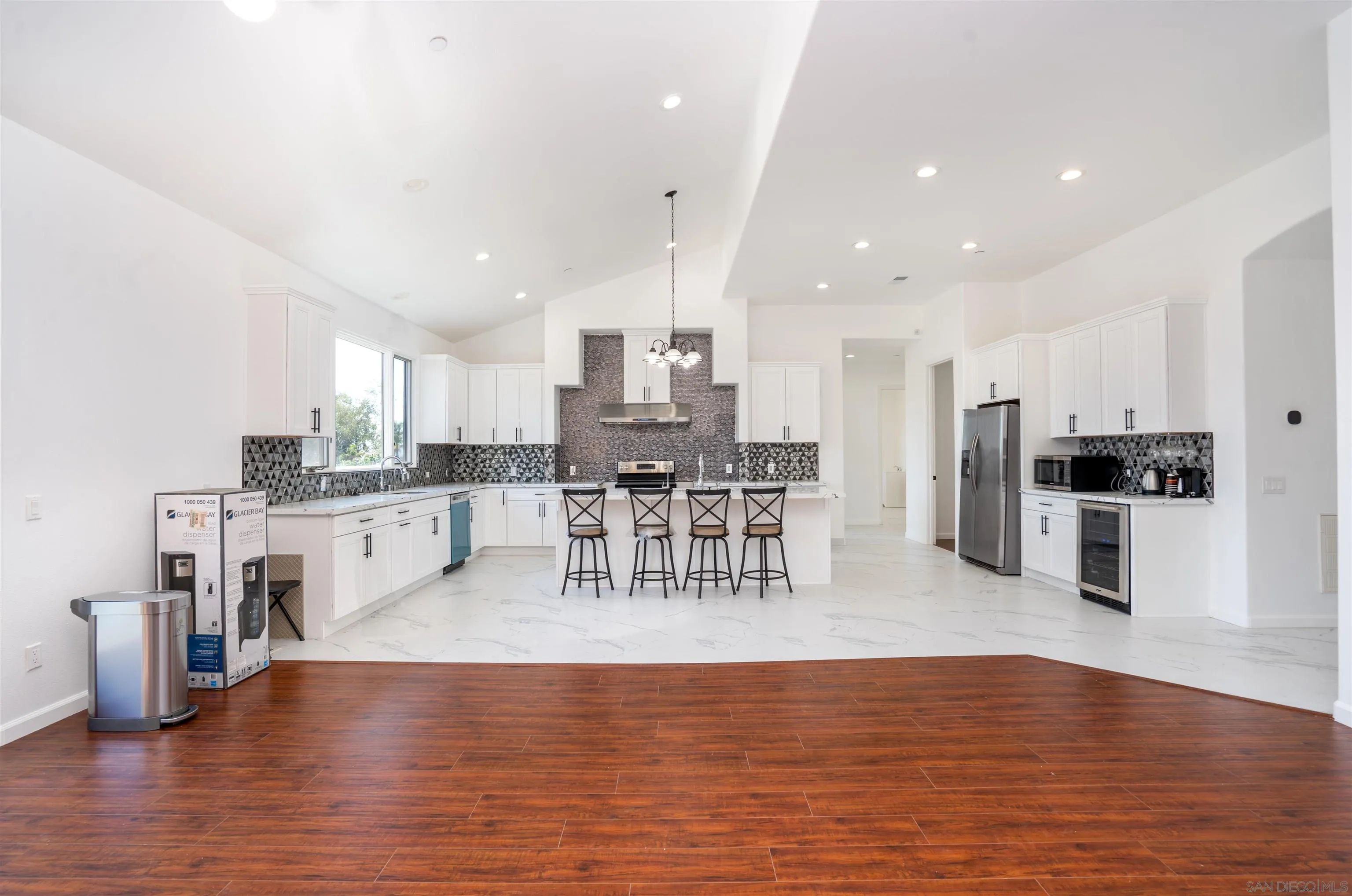 https://cdn.realtyfeed.com/cdn/127/250041748/961b582dbae9ca169377a2ab0f795575.webp