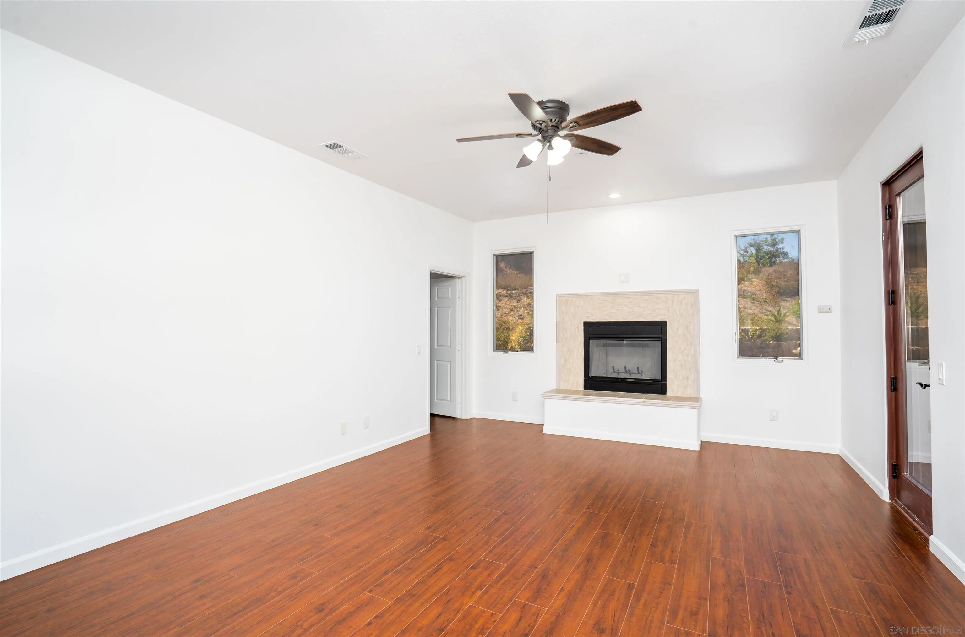 https://cdn.realtyfeed.com/cdn/127/250041748/98f5432b6a0e3af600c6f0de417c7ba4.webp
