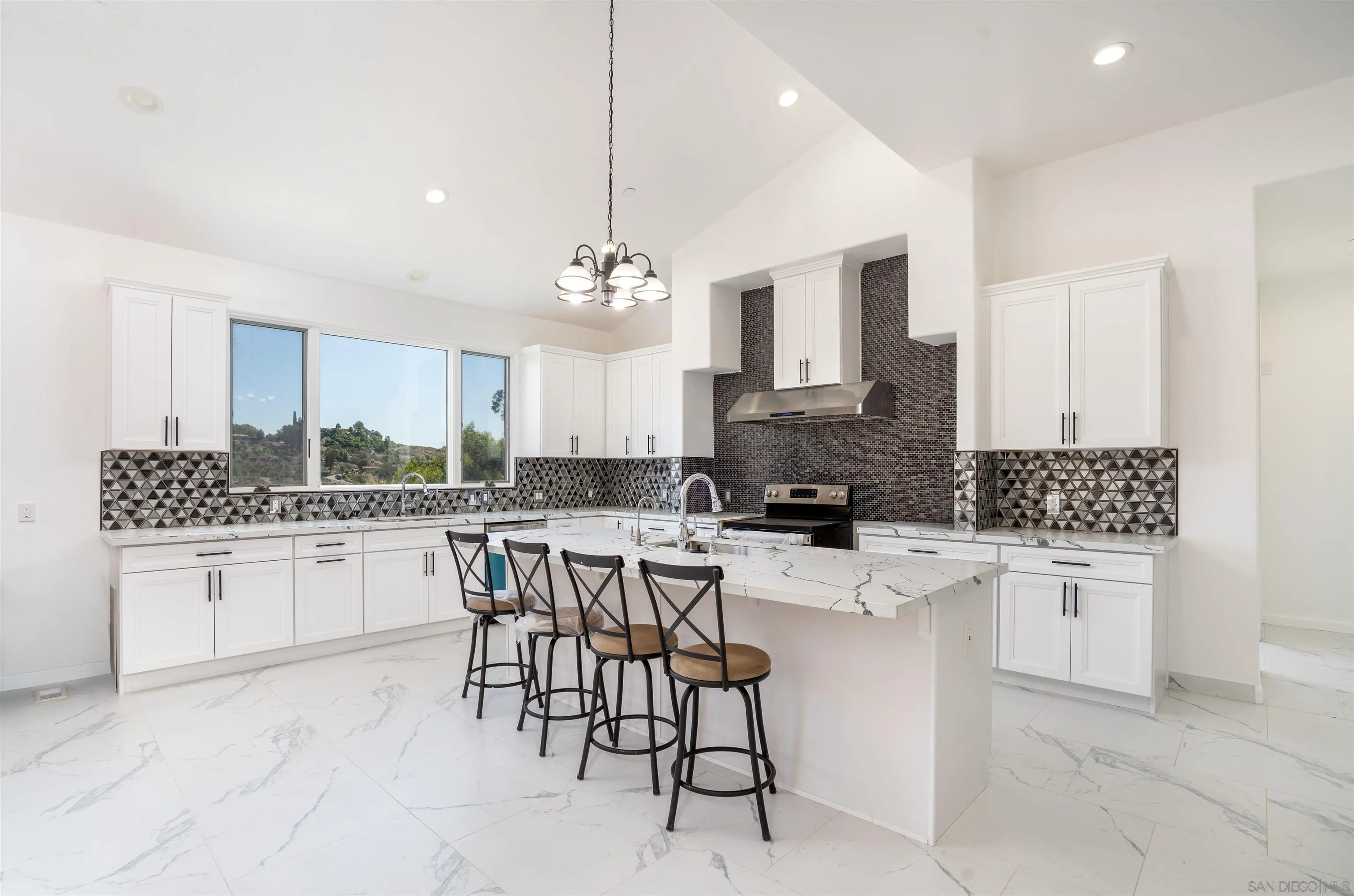 https://cdn.realtyfeed.com/cdn/127/250041748/a592521652d13812246802e8479c4390.webp