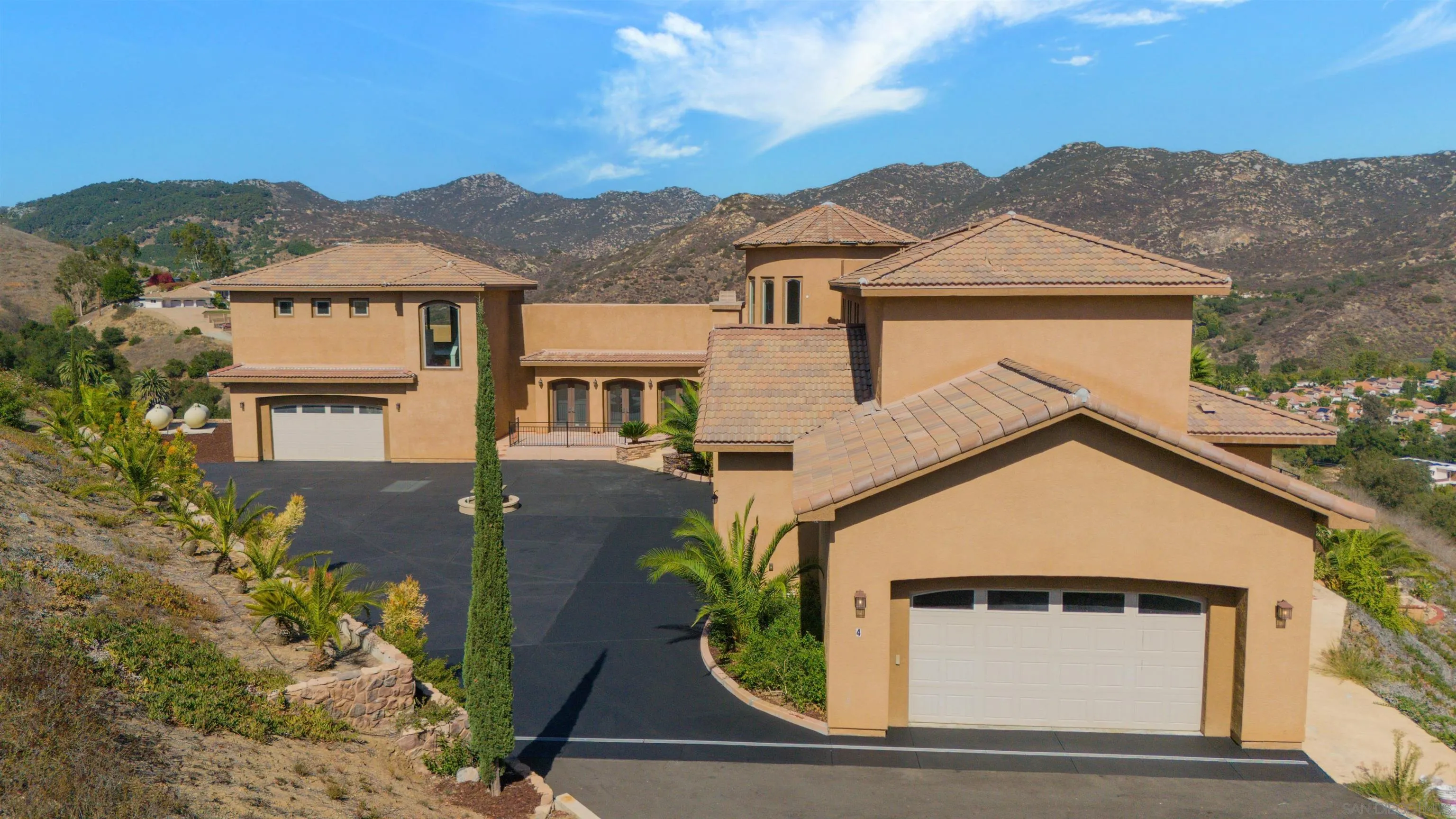 https://cdn.realtyfeed.com/cdn/127/250041748/b42f17be667297e19c62fc4039e8eb43.webp