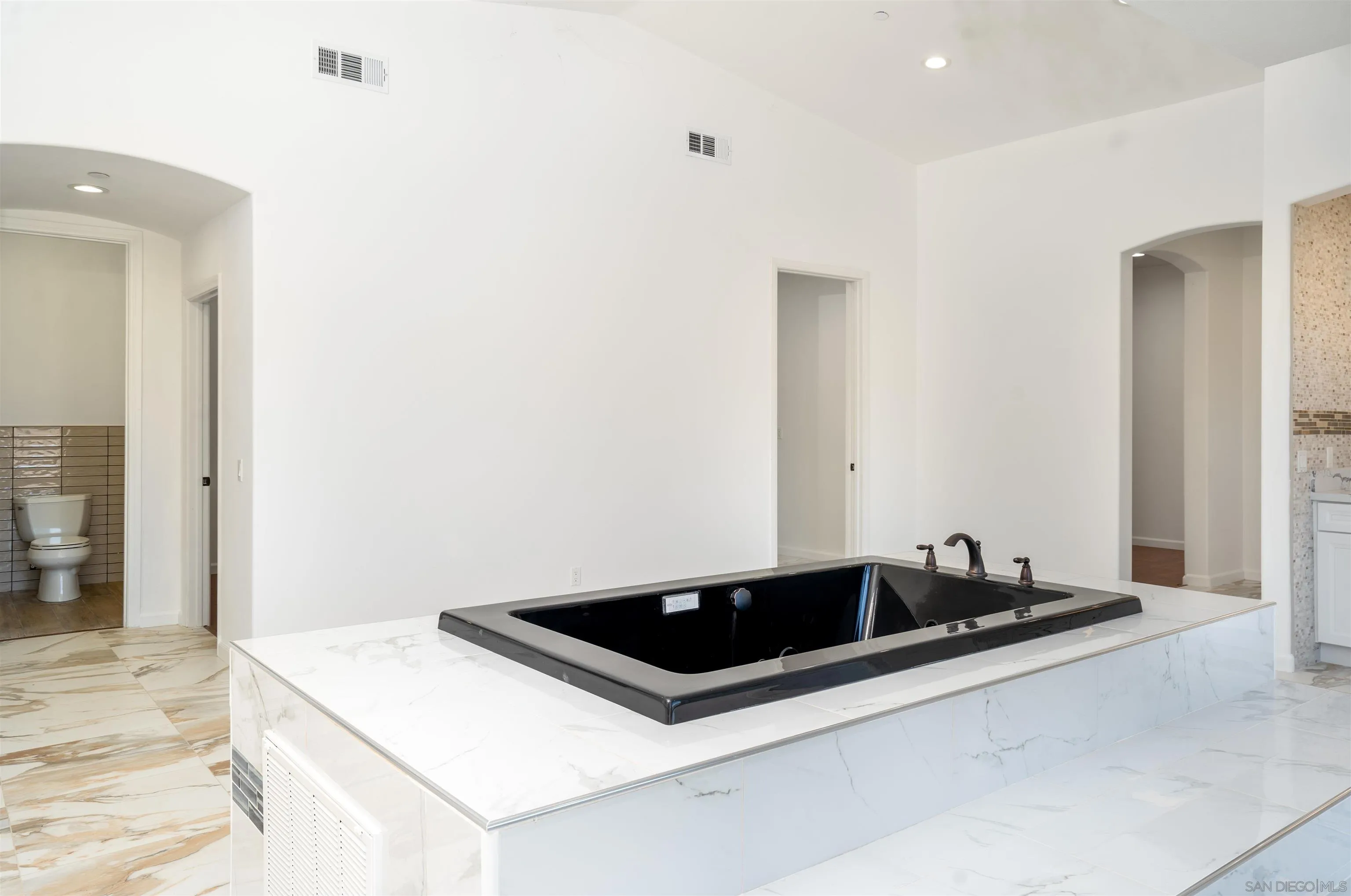 https://cdn.realtyfeed.com/cdn/127/250041748/b6875d8407a42548b10bc44fc5f7f073.webp